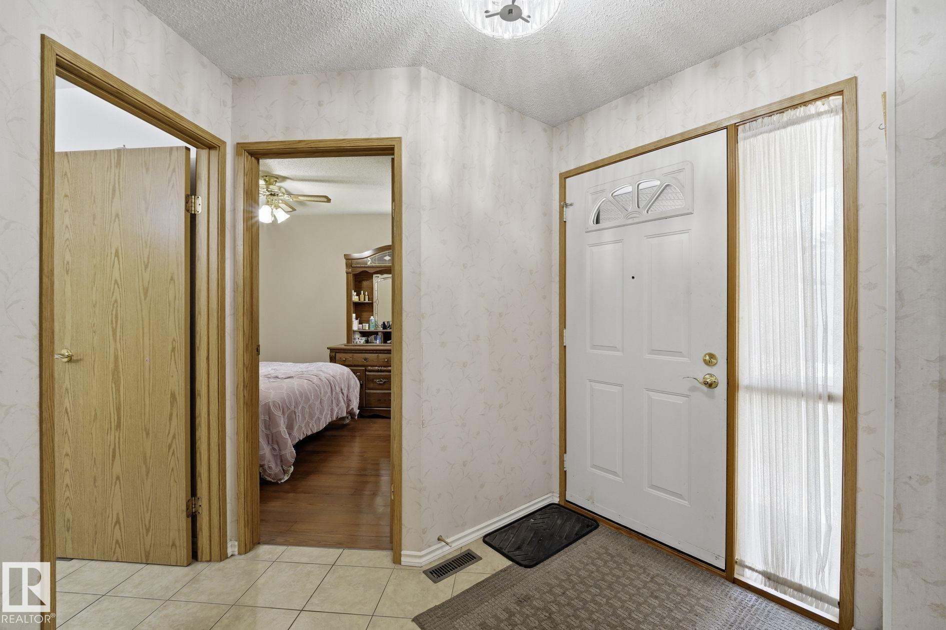 Fourth View of 10840 25 Avenue, Ermineskin, Edmonton, Alberta, T5J 6N5