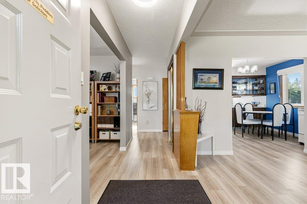 Fifth View of 10235 74 Street, Terrace Heights (Edmonton), Edmonton, Alberta, T6A 2Y2