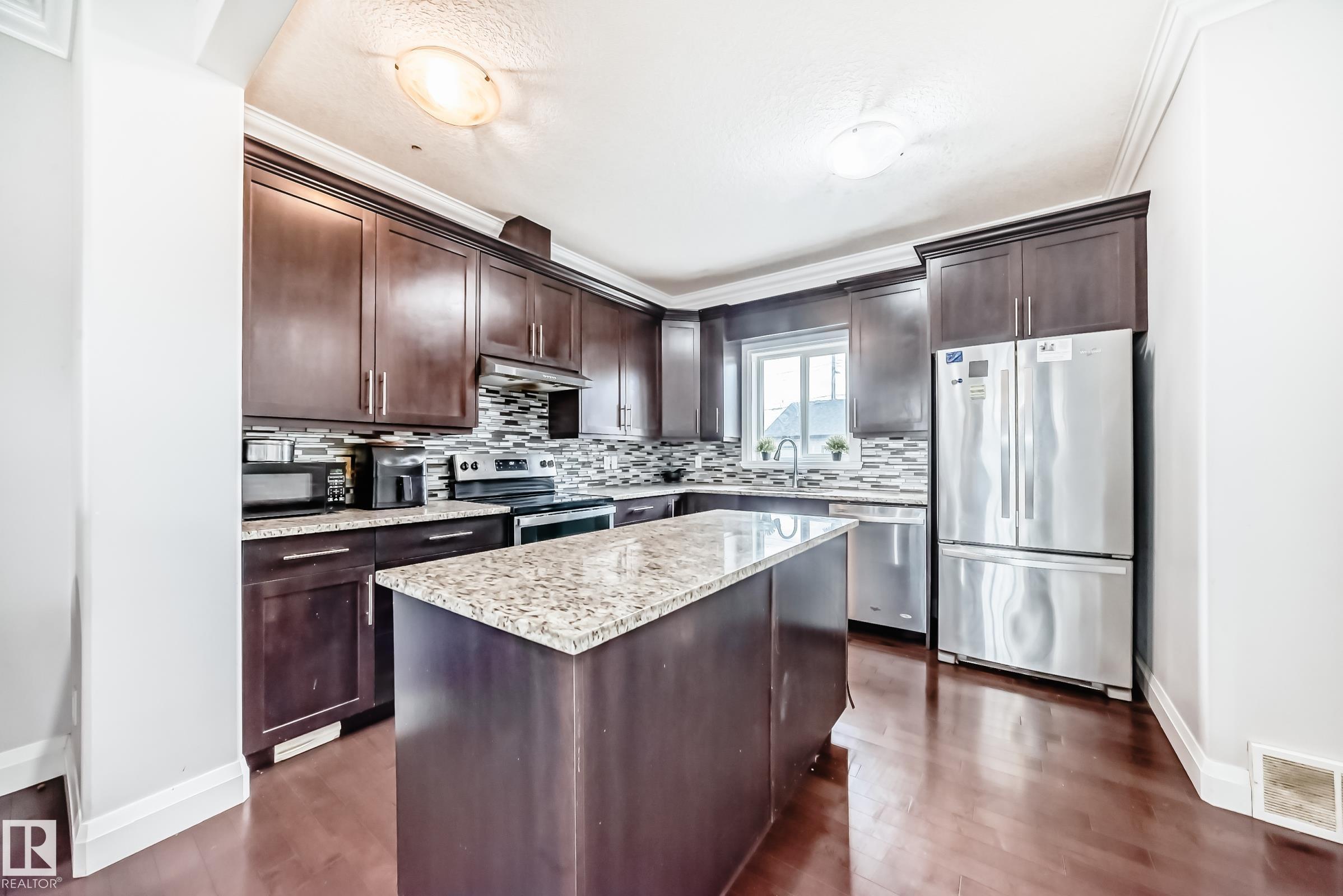 Fourth View of 2 12042 101 Street, Westwood (Edmonton), Edmonton, Alberta, T5G 2C1