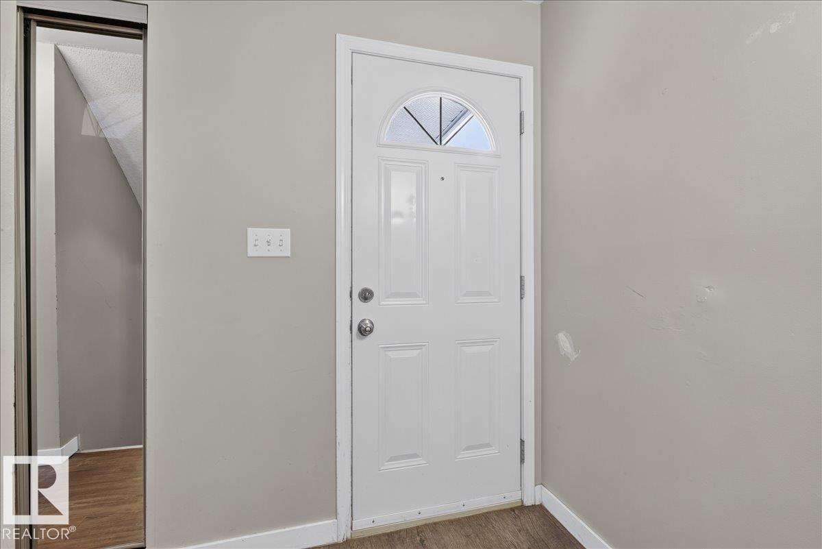 Fifth View of Kameyosek, Edmonton, Alberta, T6K 3Y1