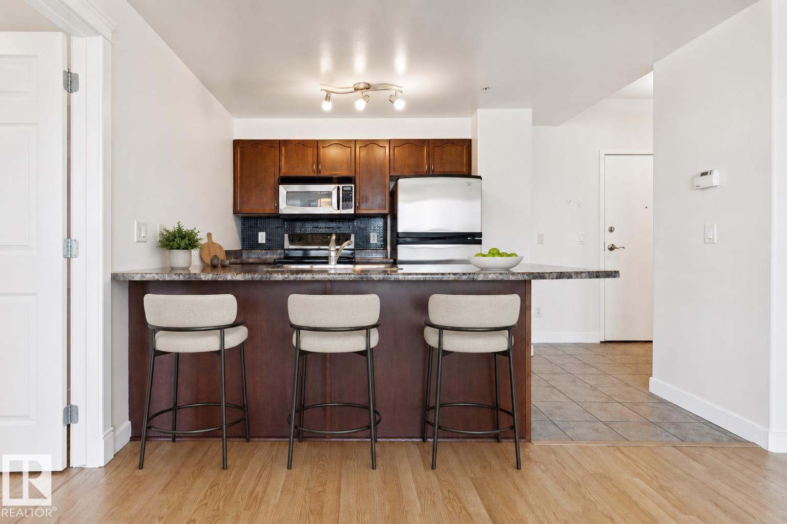 Third View of 806 9939 109 Street, Downtown (Edmonton), Edmonton, Alberta, T5K 1H6