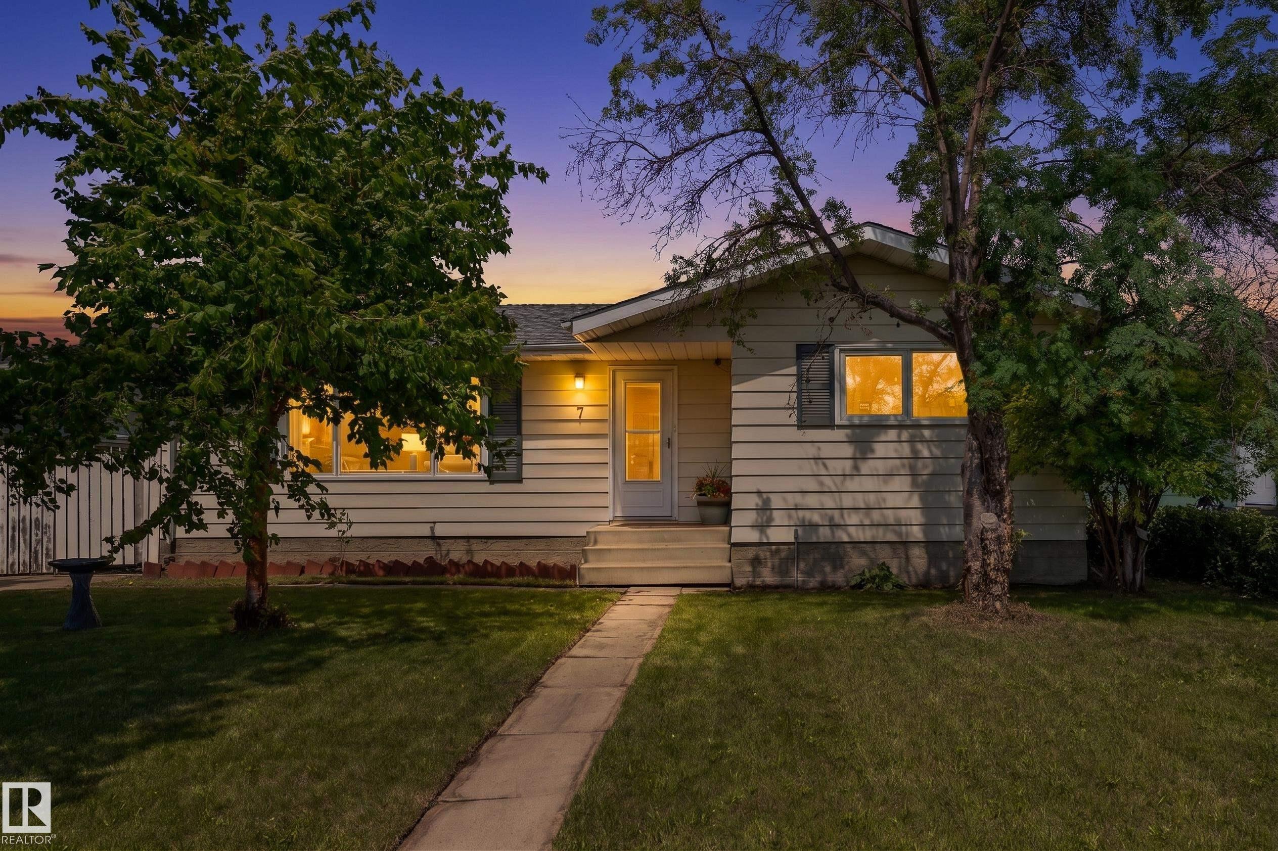 7 CAMELOT Crescent, E4497901, Alberta,