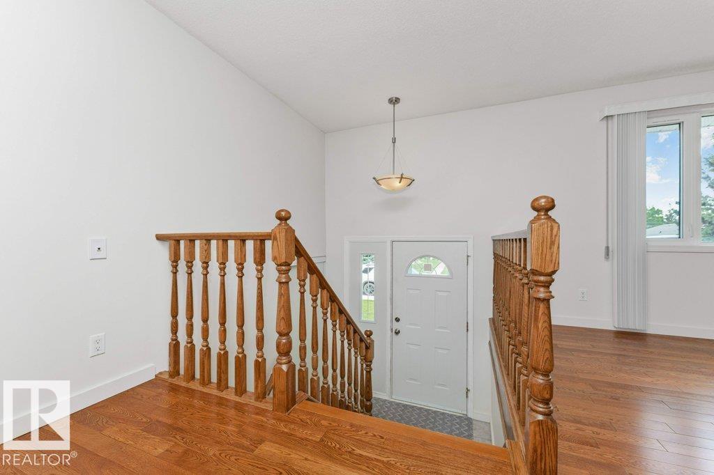 Fifth View of 9416 68A Street, Ottewell, Edmonton, Alberta, T6B 1T8