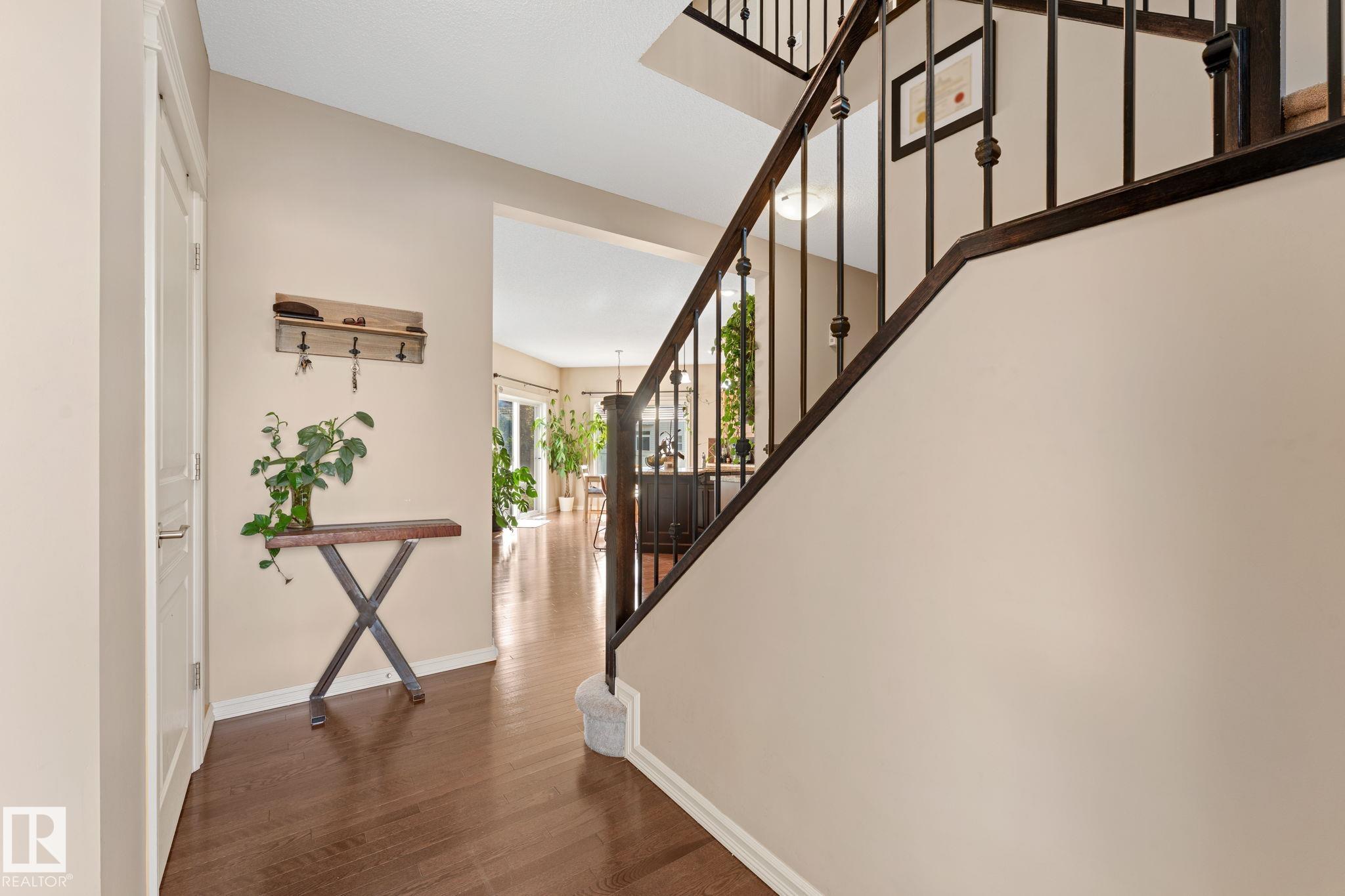 Fifth View of 5519 209 Street, The Hamptons, Edmonton, Alberta, T6M 0E9