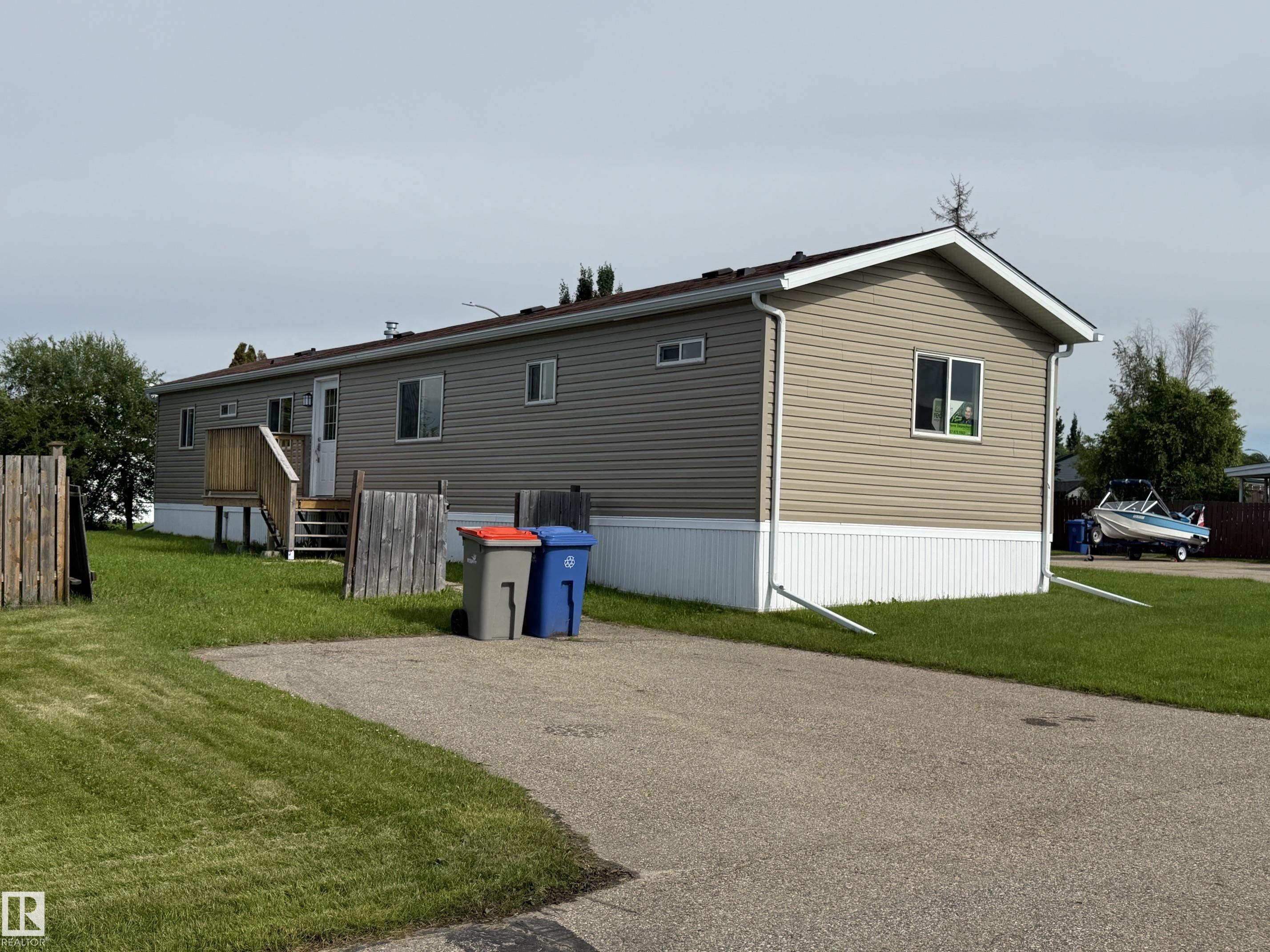 735 Parkland, E4498374, Alberta,