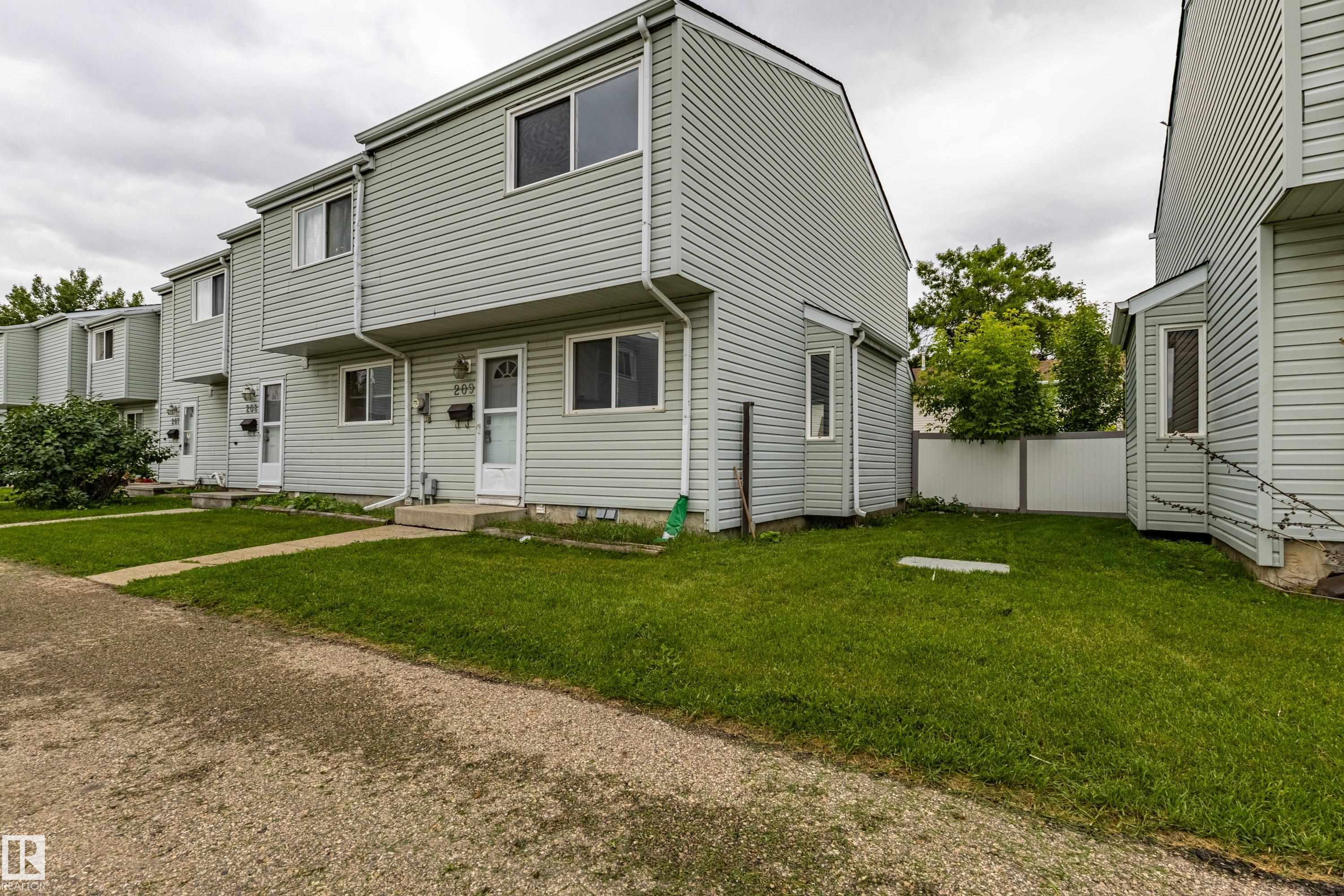 209 Dickinsfield Court, E4498522, Alberta,