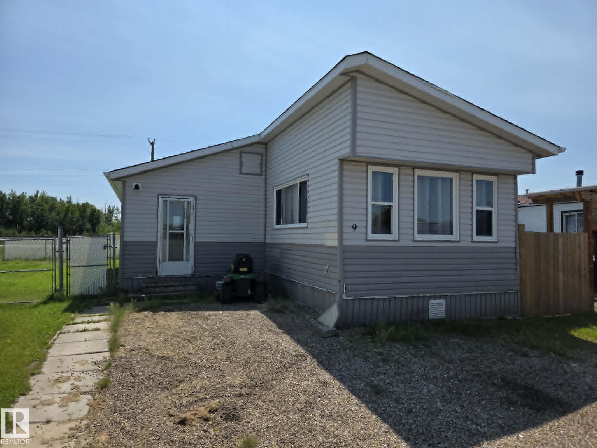 9 5220 44 Avenue, E4498598, Alberta,