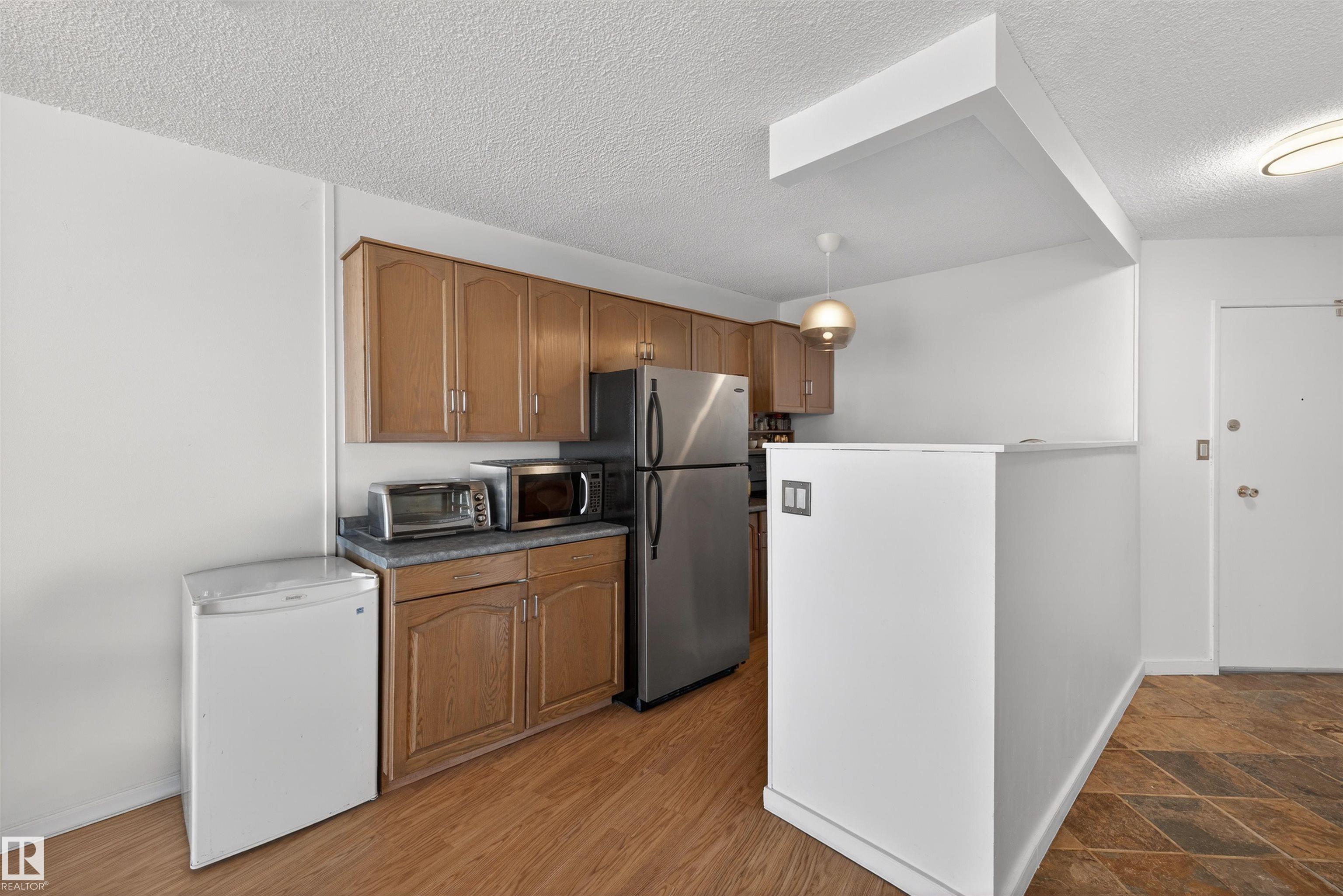 Fifth View of 10045 117 Street, Wîhkwêntôwin, Edmonton, Alberta, T6C 2C1