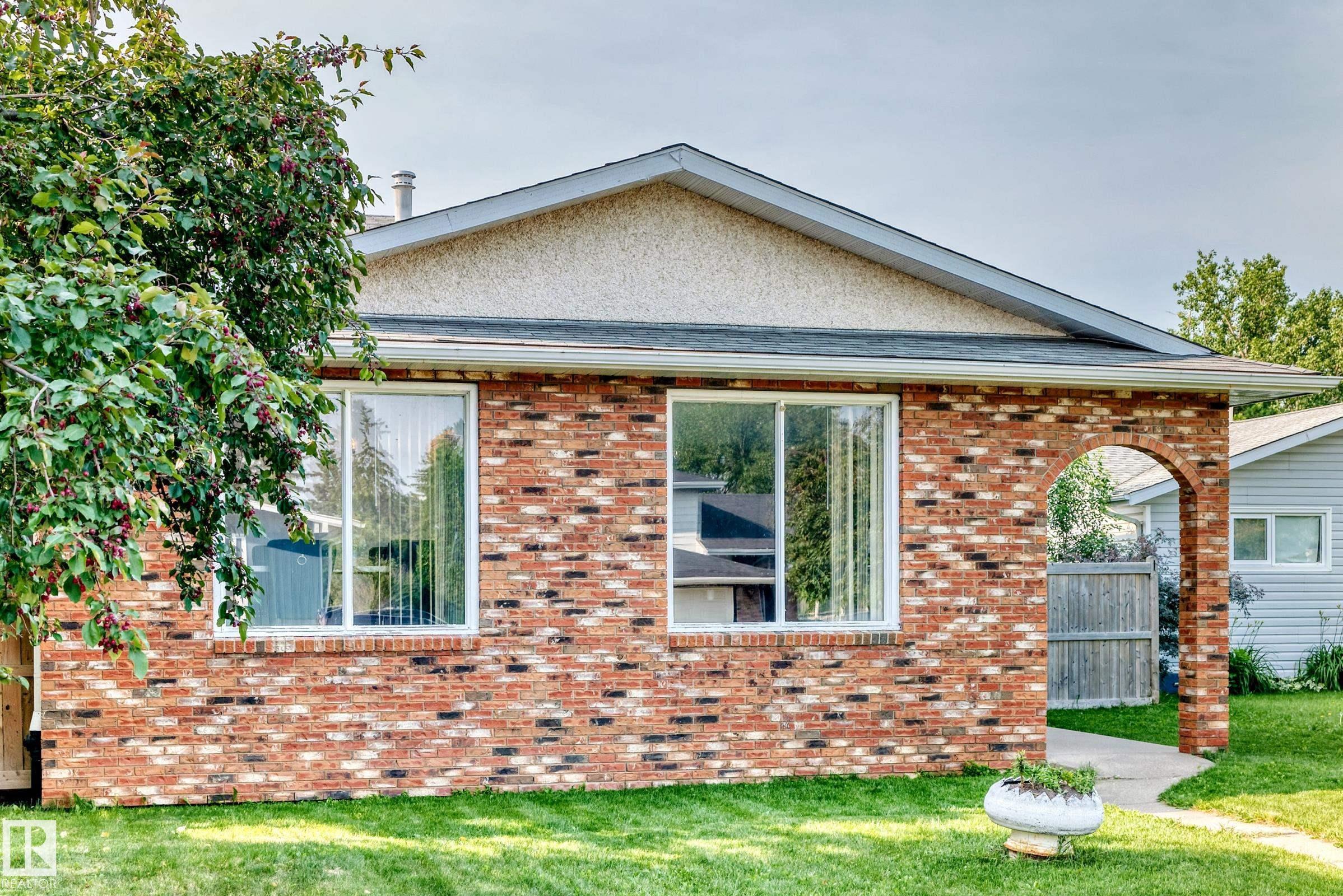 Third View of 1928 68 Street, Ekota, Edmonton, Alberta, T6K 2J4