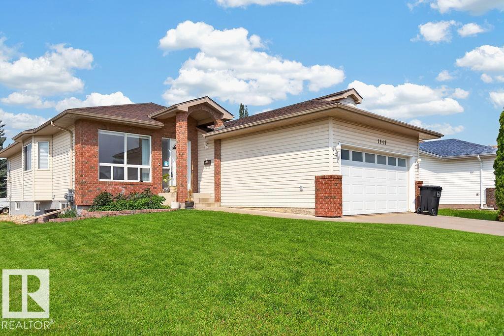 1046 JONES Crescent, E4502278, Alberta,