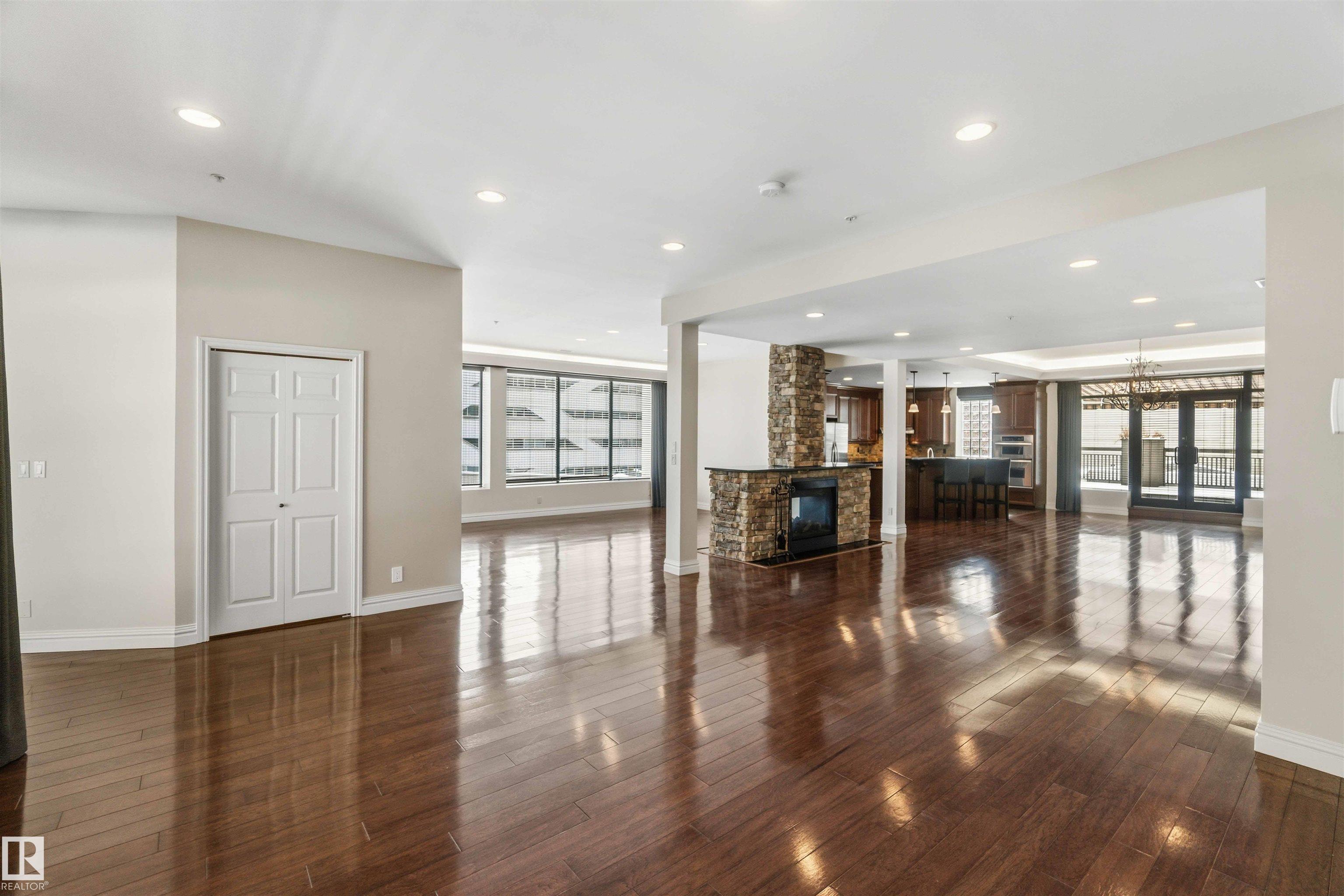Third View of 401 10009 102 Avenue, Downtown (Edmonton), Edmonton, Alberta, T5J 5B6