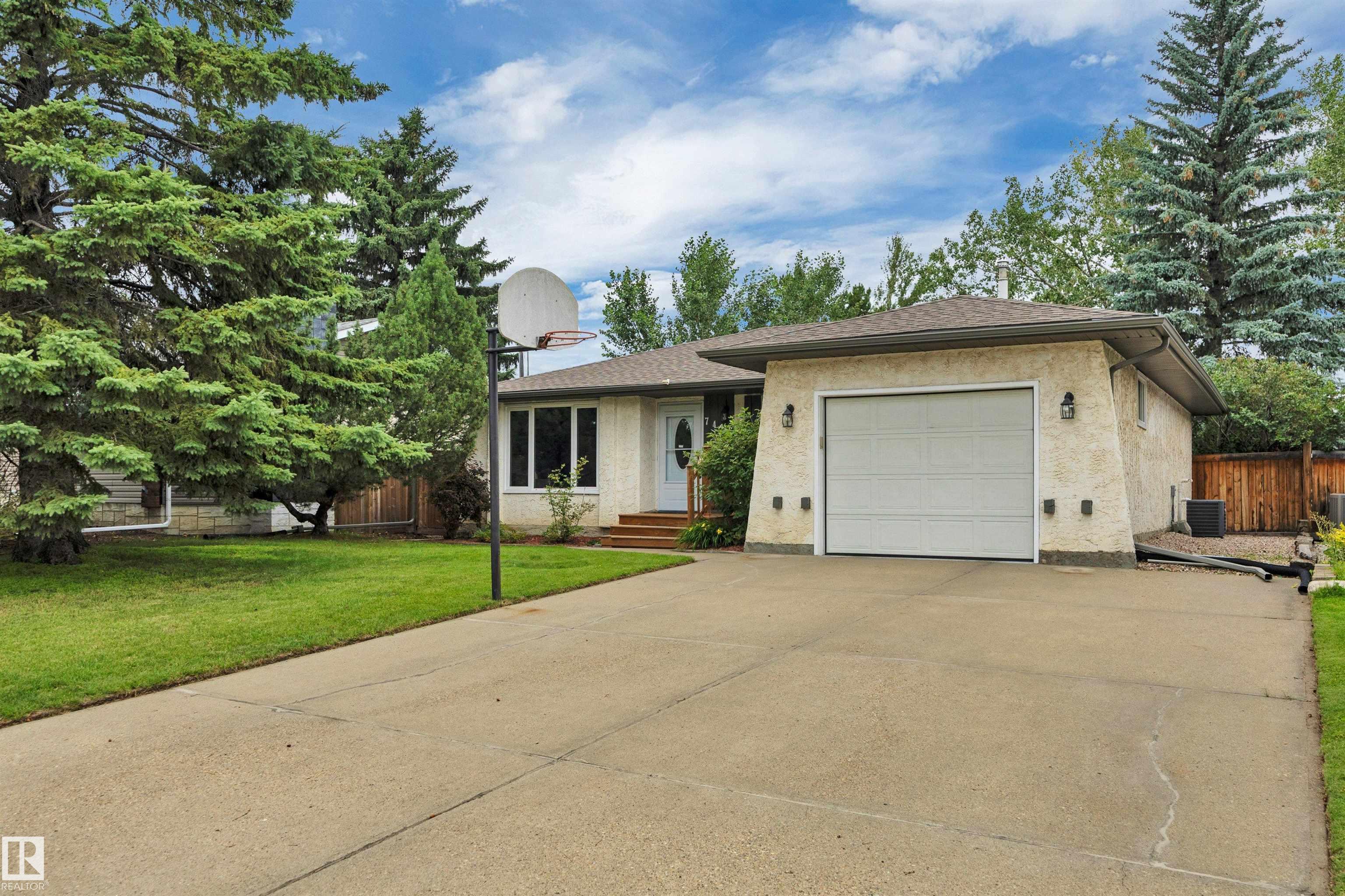 7416 33 Avenue, E4502679, Alberta,