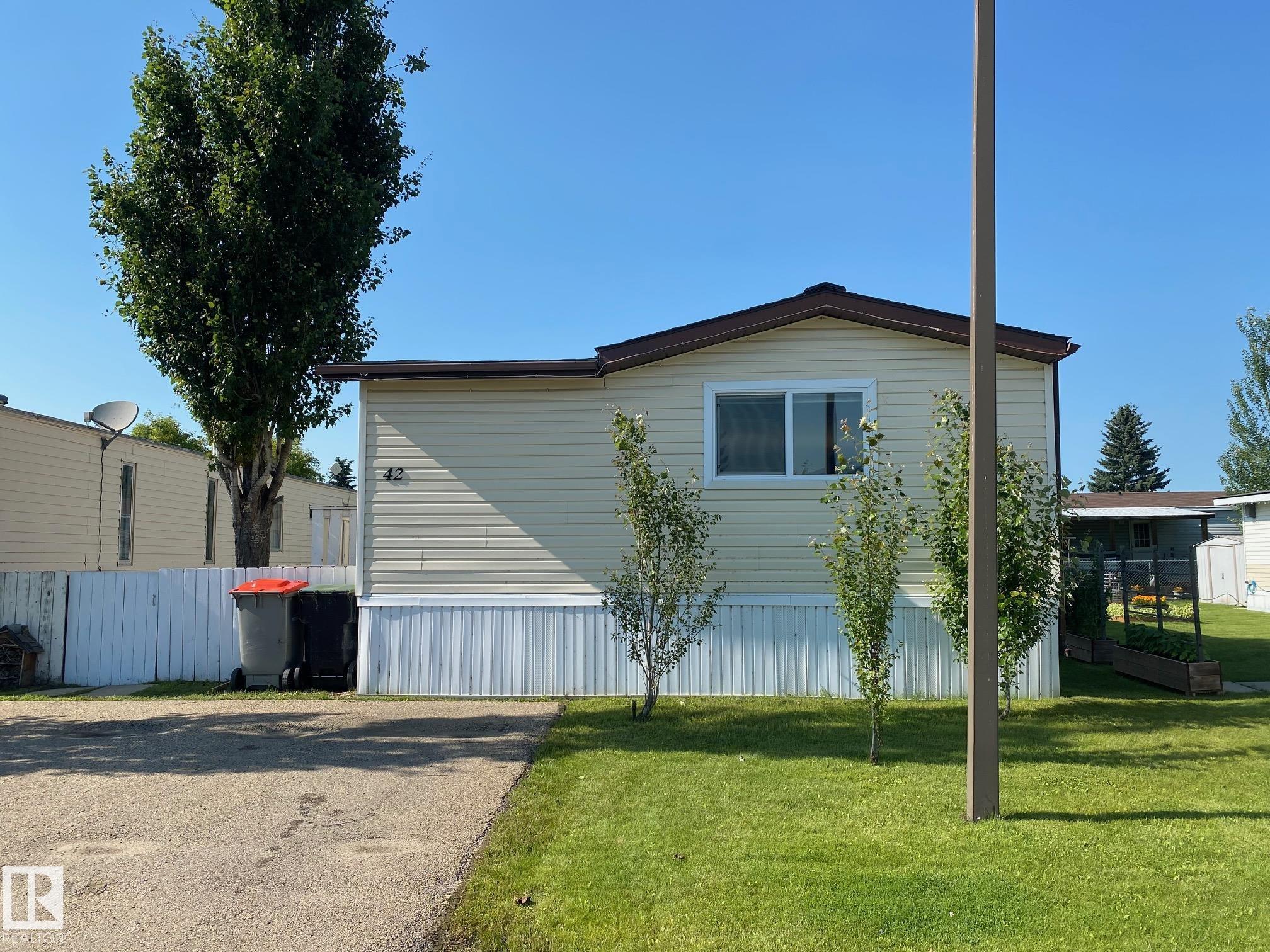 #042-4819 51 Avenue, E4502747, Alberta,