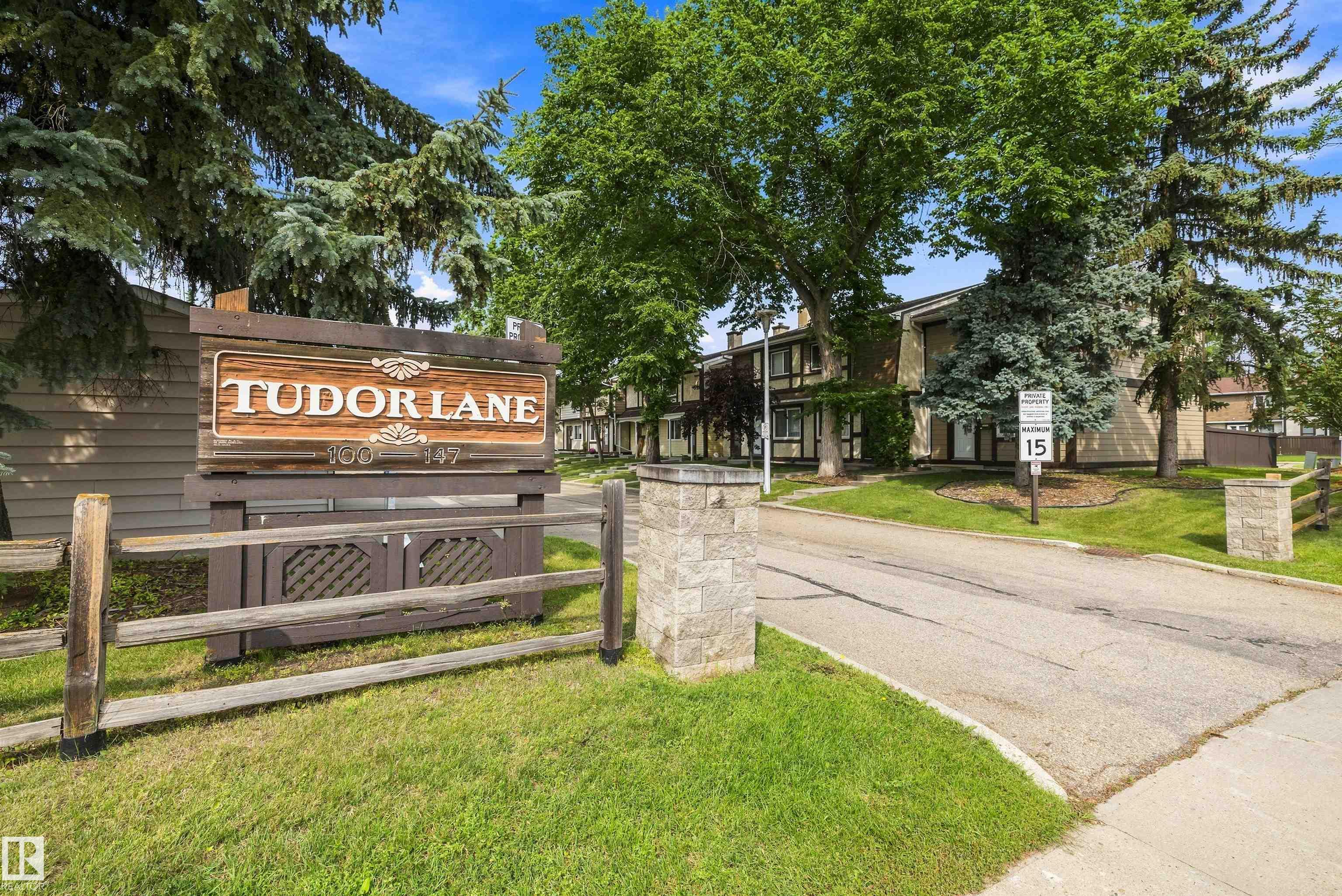 Third View of 112 TUDOR Lane, Sweet Grass, Edmonton, Alberta, T6J 3T5