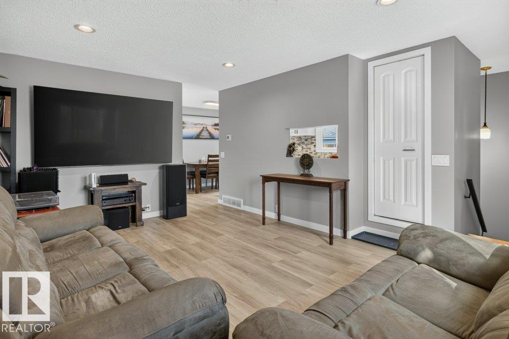 Third View of 4624 36 Avenue, Minchau, Edmonton, Alberta, T6L 3S3