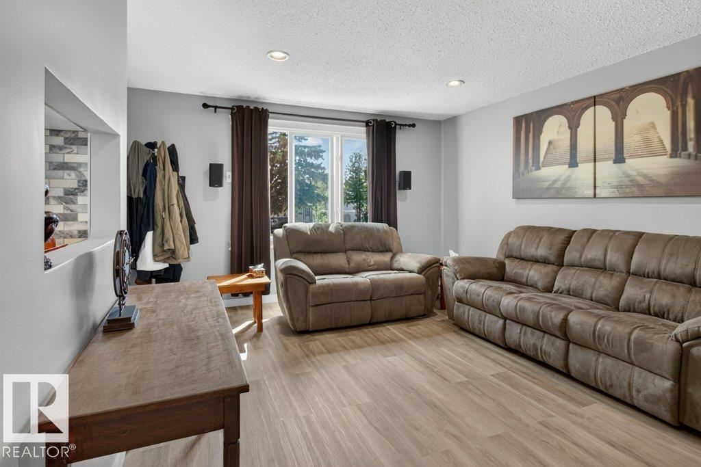 Fourth View of 4624 36 Avenue, Minchau, Edmonton, Alberta, T6L 3S3