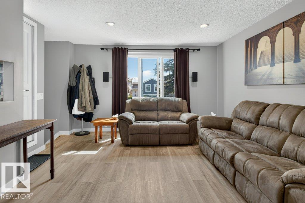 Fifth View of 4624 36 Avenue, Minchau, Edmonton, Alberta, T6L 3S3