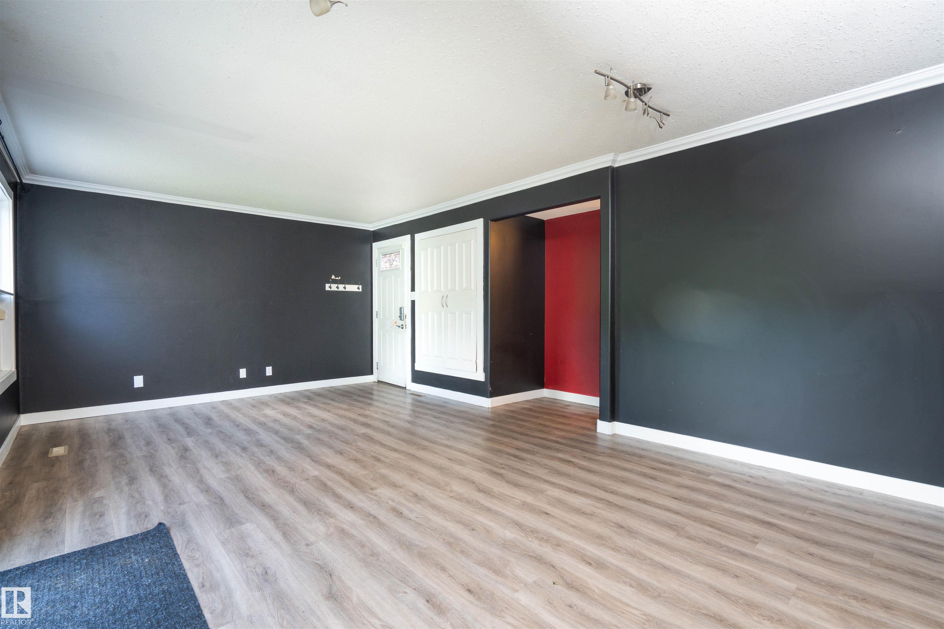 Fifth View of 10330 76 Street, Forest Heights (Edmonton), Edmonton, Alberta, T6A 3A7