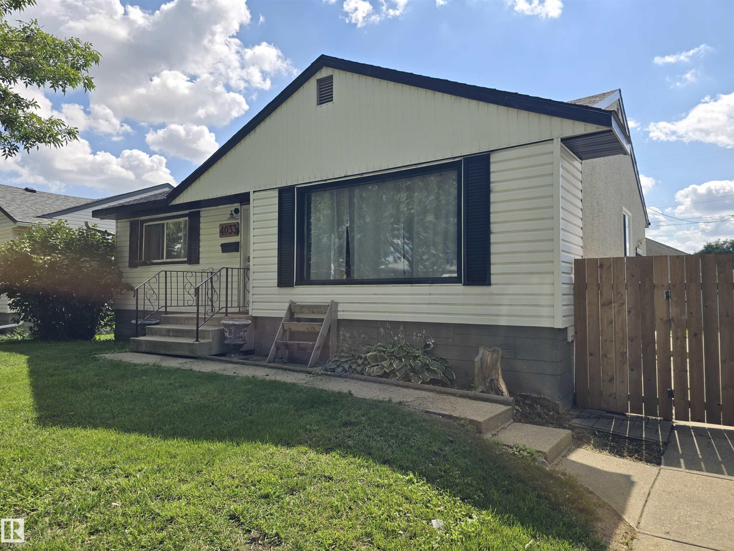 Second View of 4033 117 Avenue NW, Beverly Heights, Edmonton, Alberta, T5W 0Y1