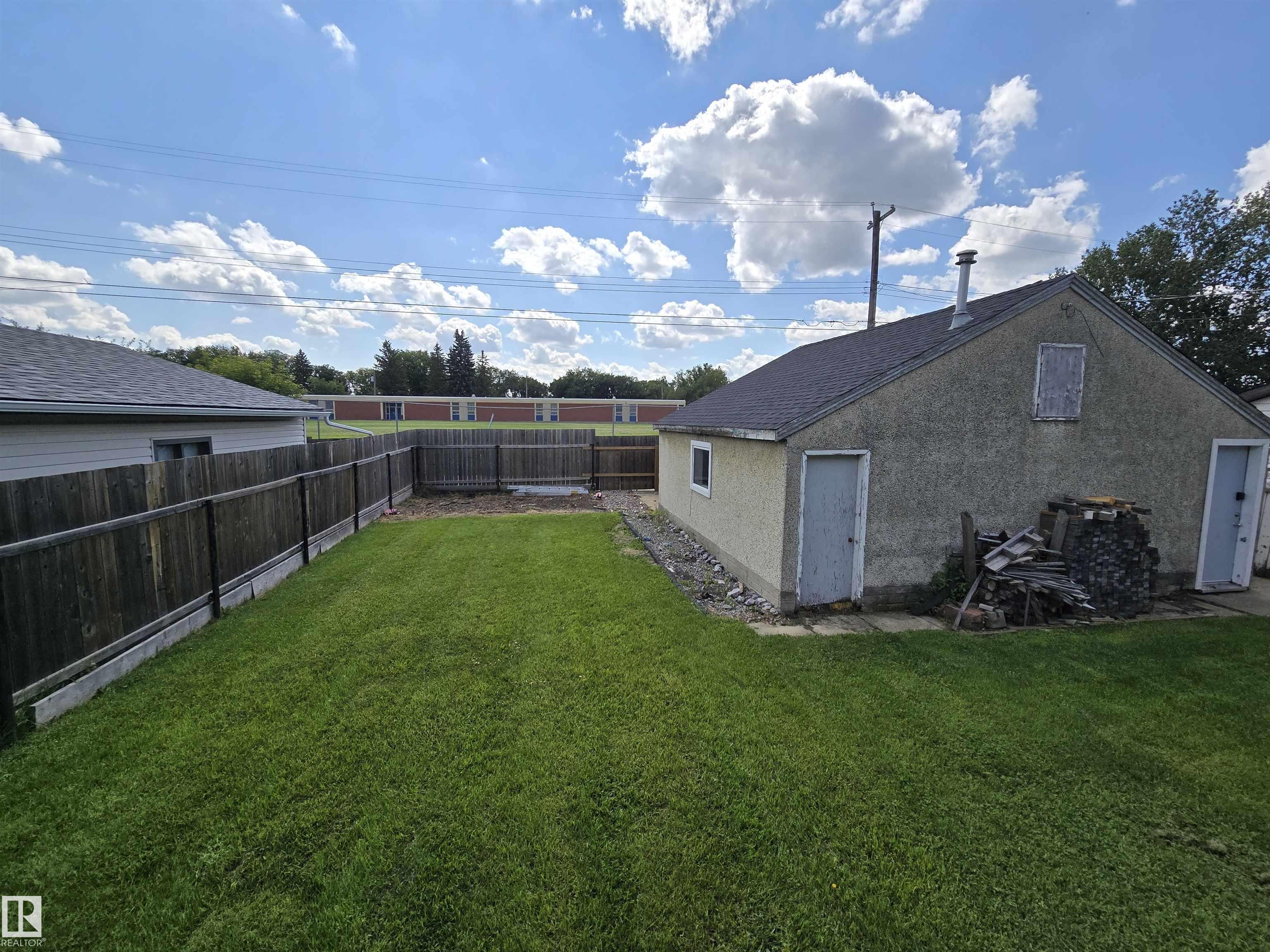 Fourth View of 4033 117 Avenue NW, Beverly Heights, Edmonton, Alberta, T5W 0Y1