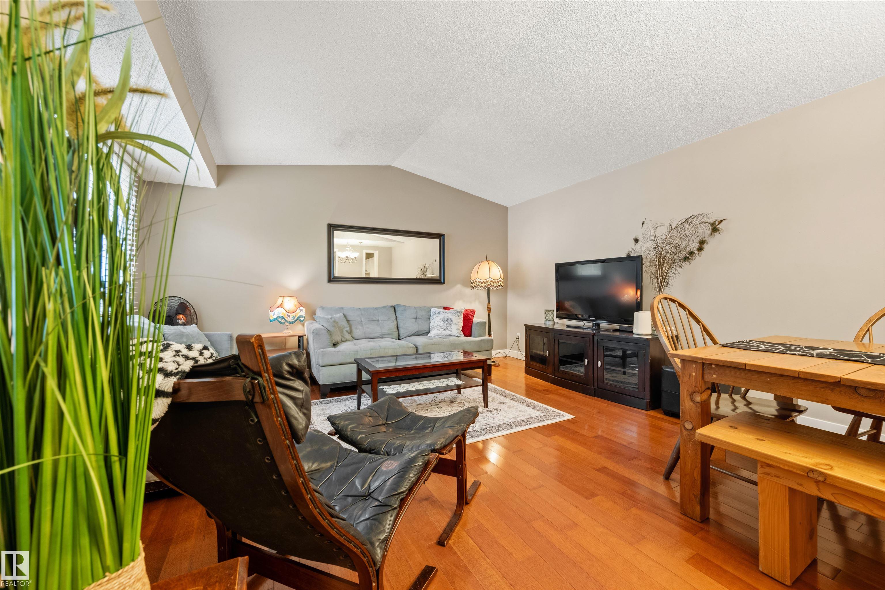 618 WILLOW Crest, E4504363, Alberta,