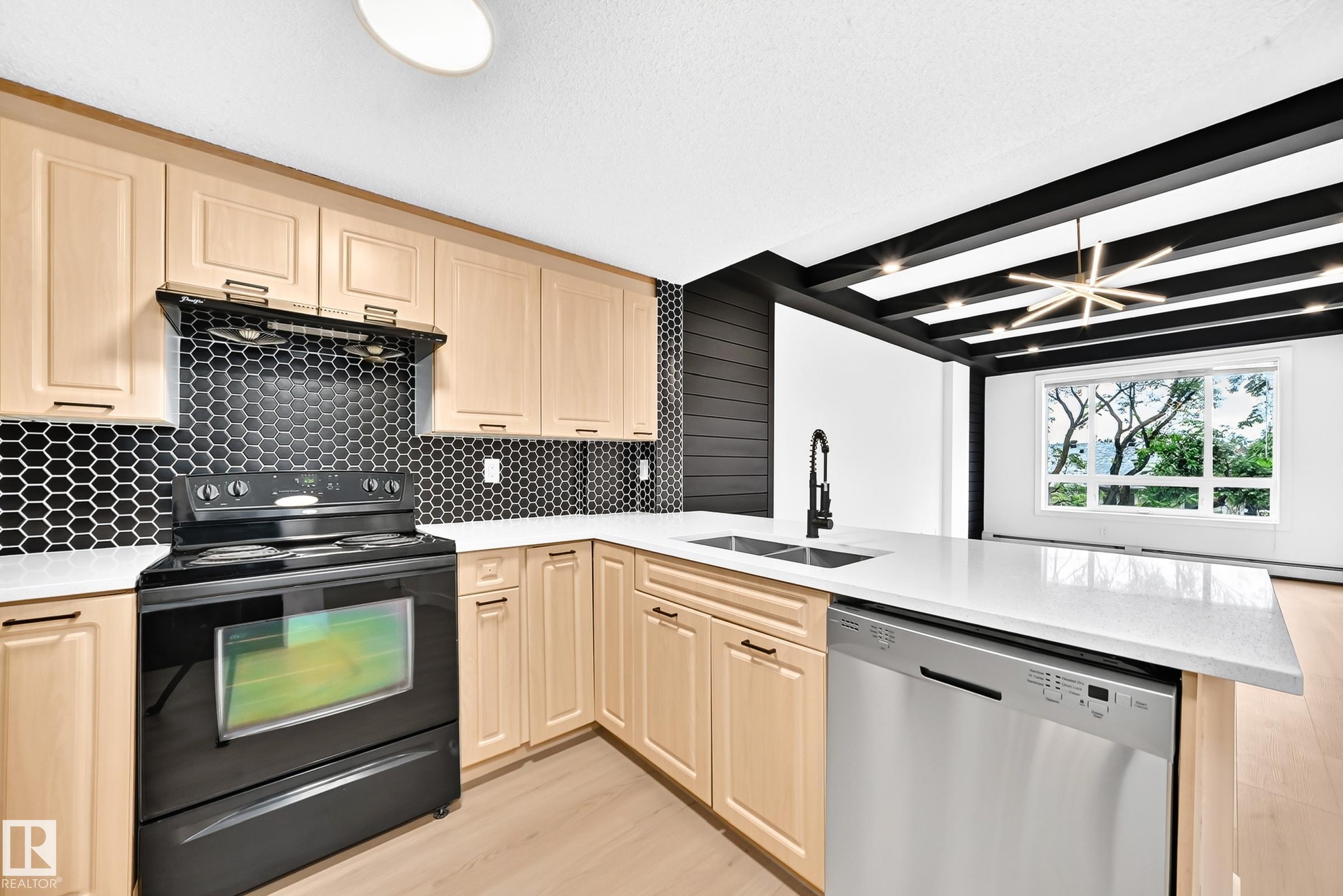 323 6315 135 Avenue, E4504473, Alberta,