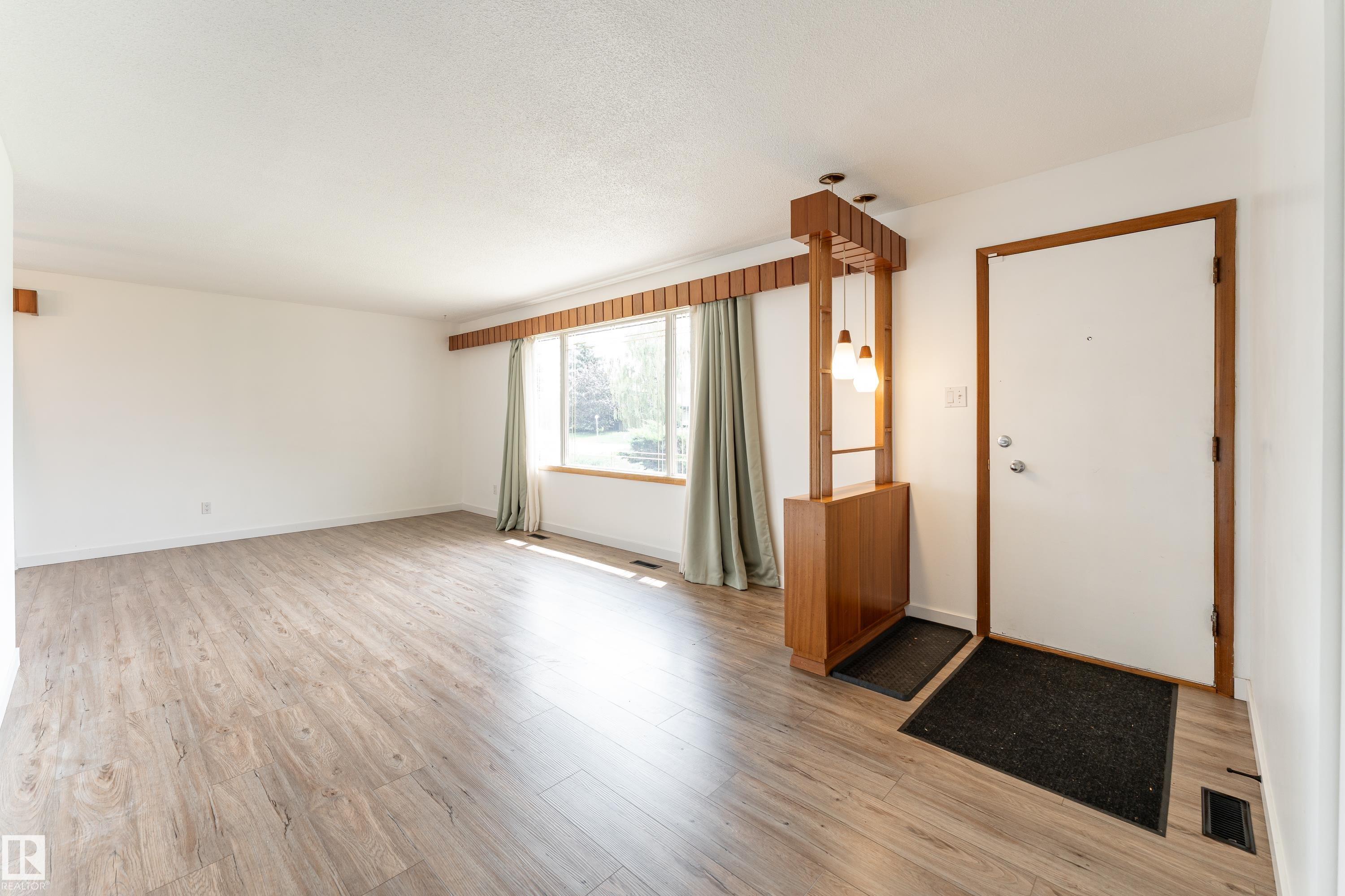 Second View of 7120 139 Avenue, Kildare, Edmonton, Alberta, T5C 2M2