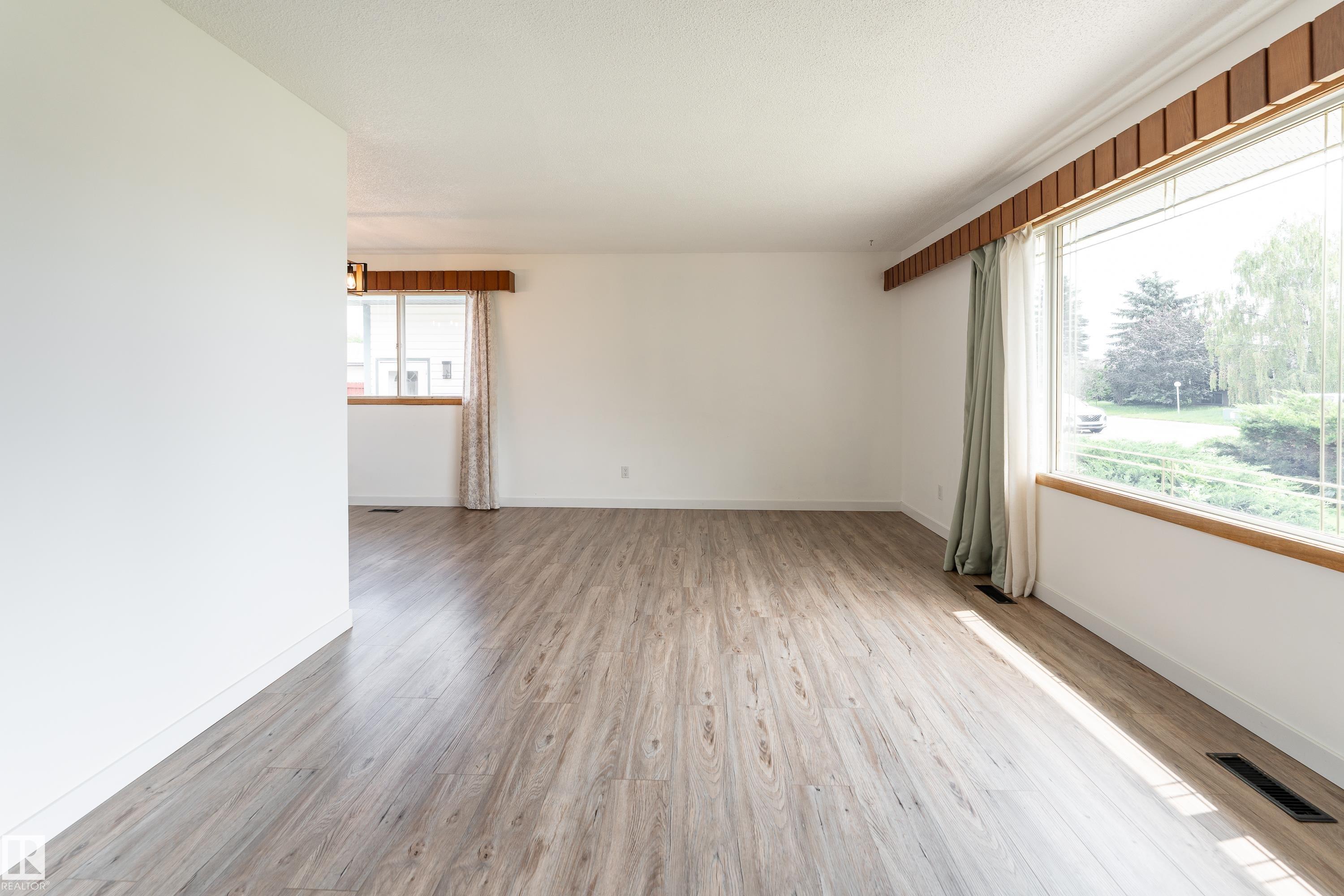 Third View of 7120 139 Avenue, Kildare, Edmonton, Alberta, T5C 2M2
