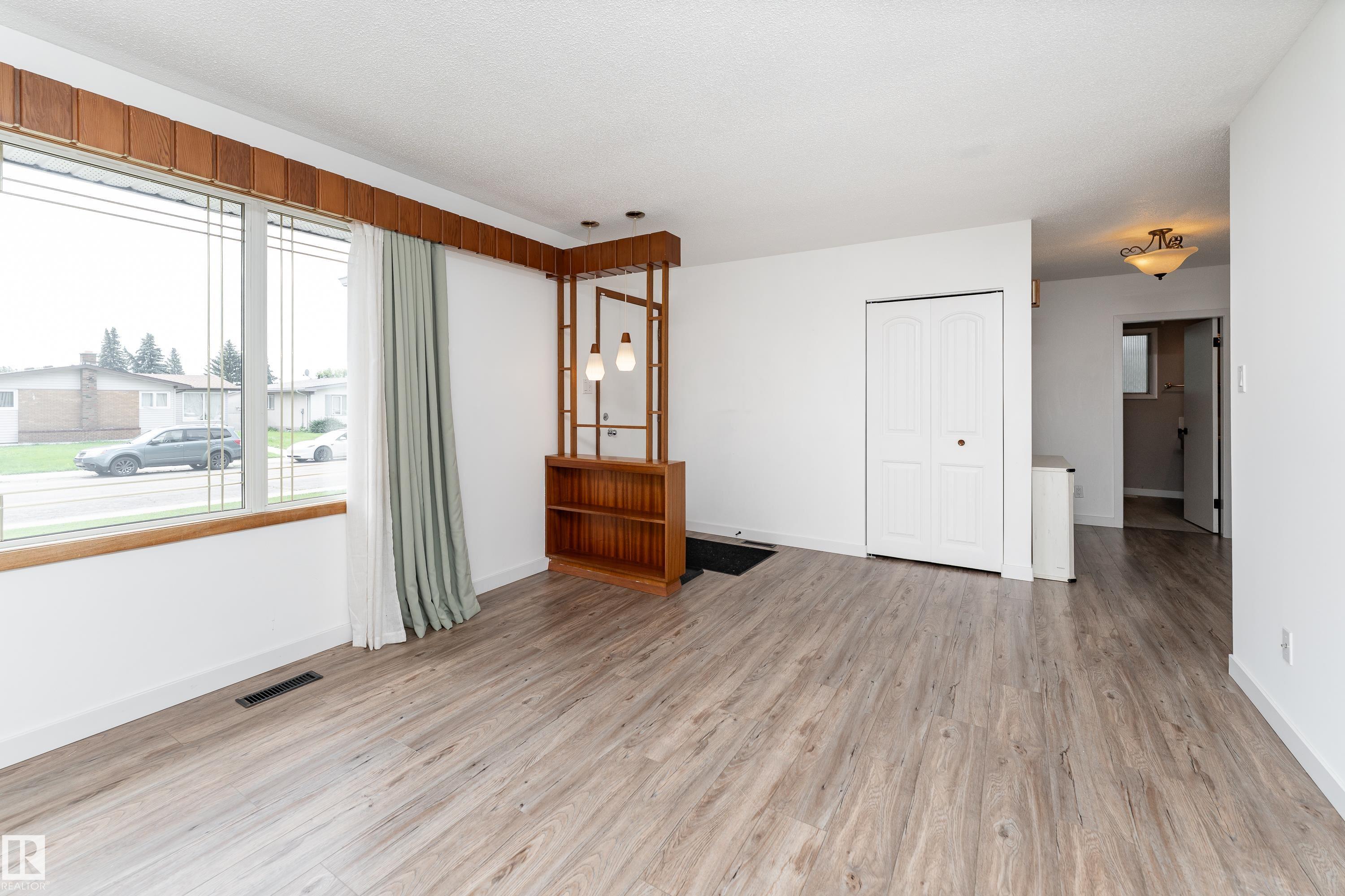 Fifth View of 7120 139 Avenue, Kildare, Edmonton, Alberta, T5C 2M2