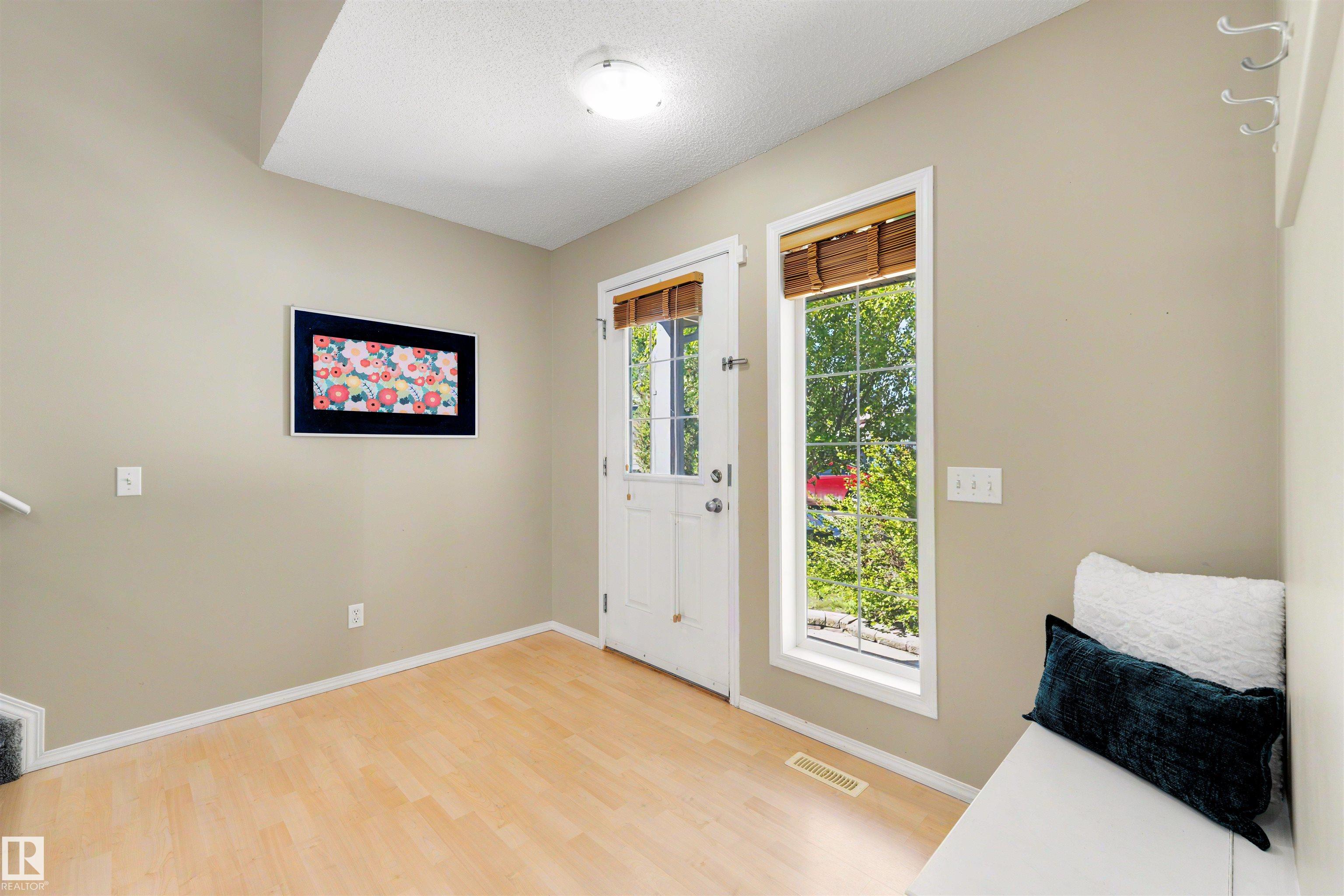 Fourth View of 3 450 HYNDMAN Crescent, Canon Ridge, Edmonton, Alberta, T5A 0E2