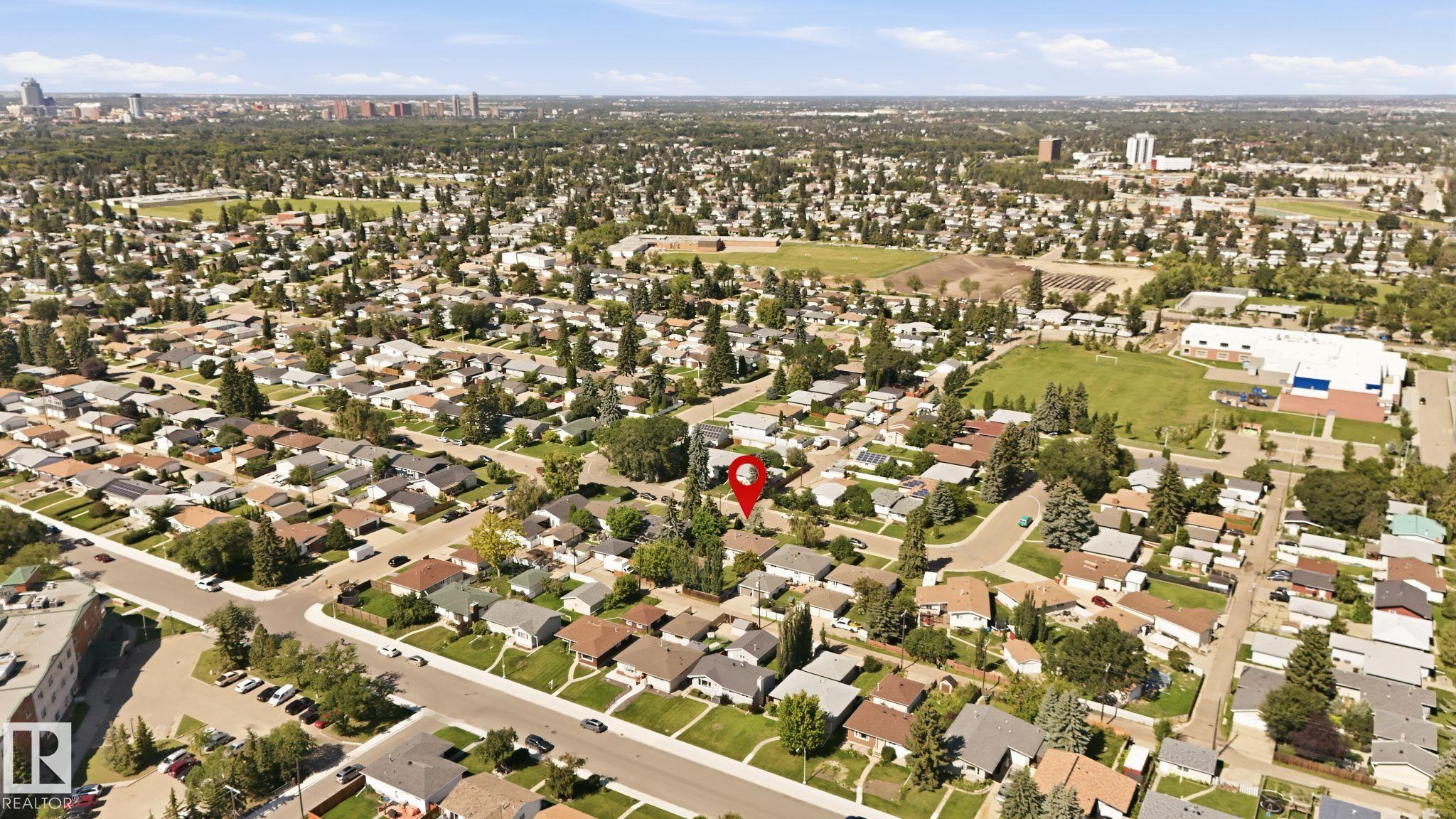 Second View of 6015 92A Avenue, Ottewell, Edmonton, Alberta, T6B 0T3