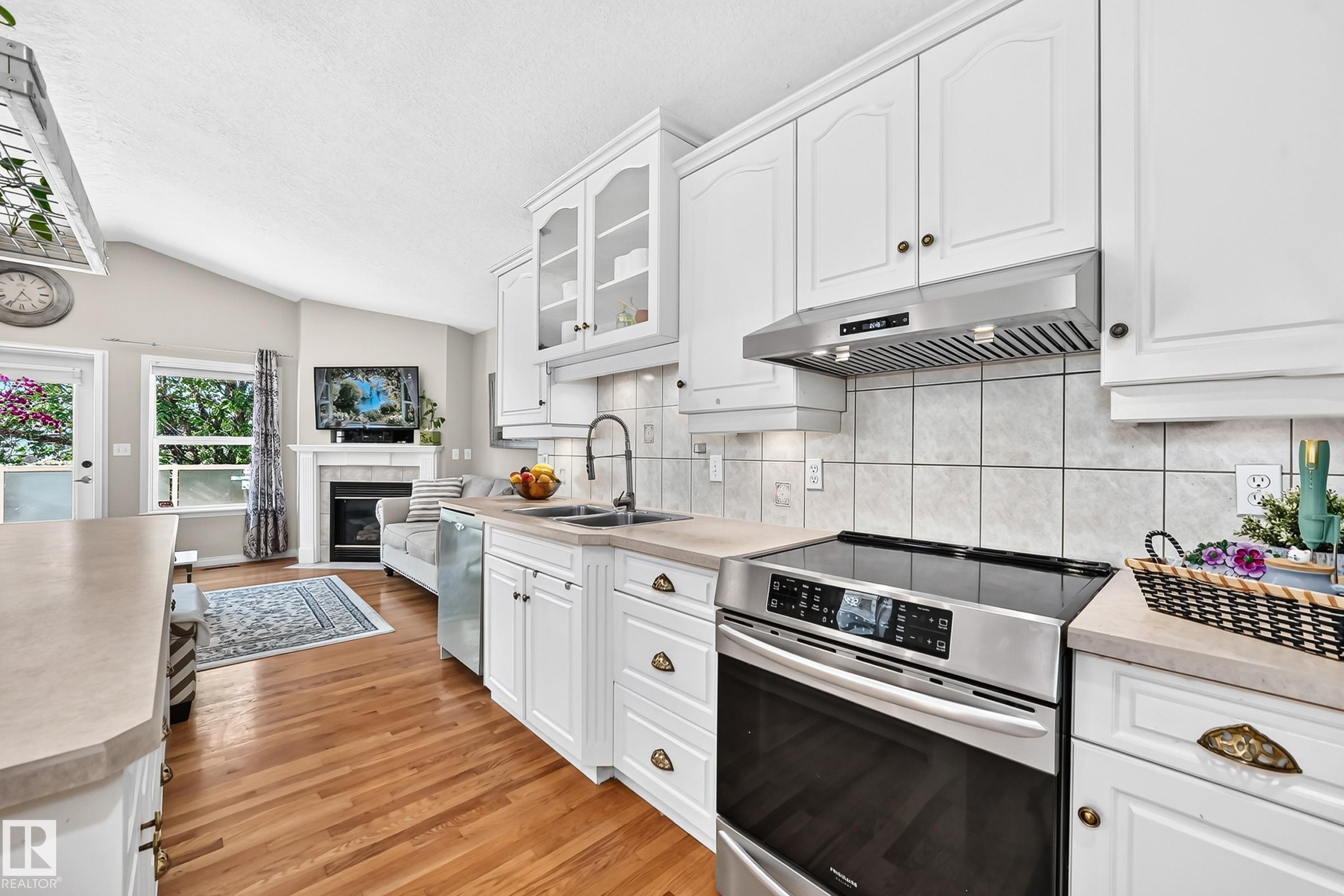 Fifth View of 4210 37 Avenue, Kiniski Gardens, Edmonton, Alberta, T6L 7C3