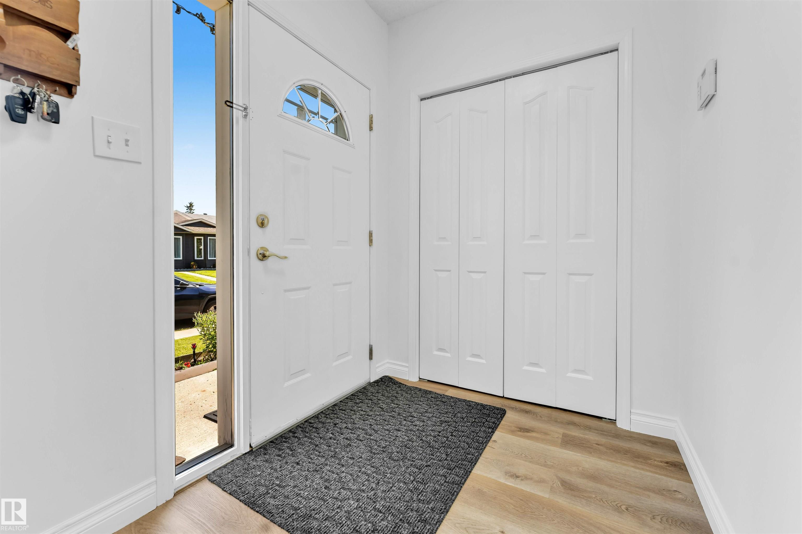Second View of 274 KIRKWOOD Avenue, Kiniski Gardens, Edmonton, Alberta, T6L 5A8