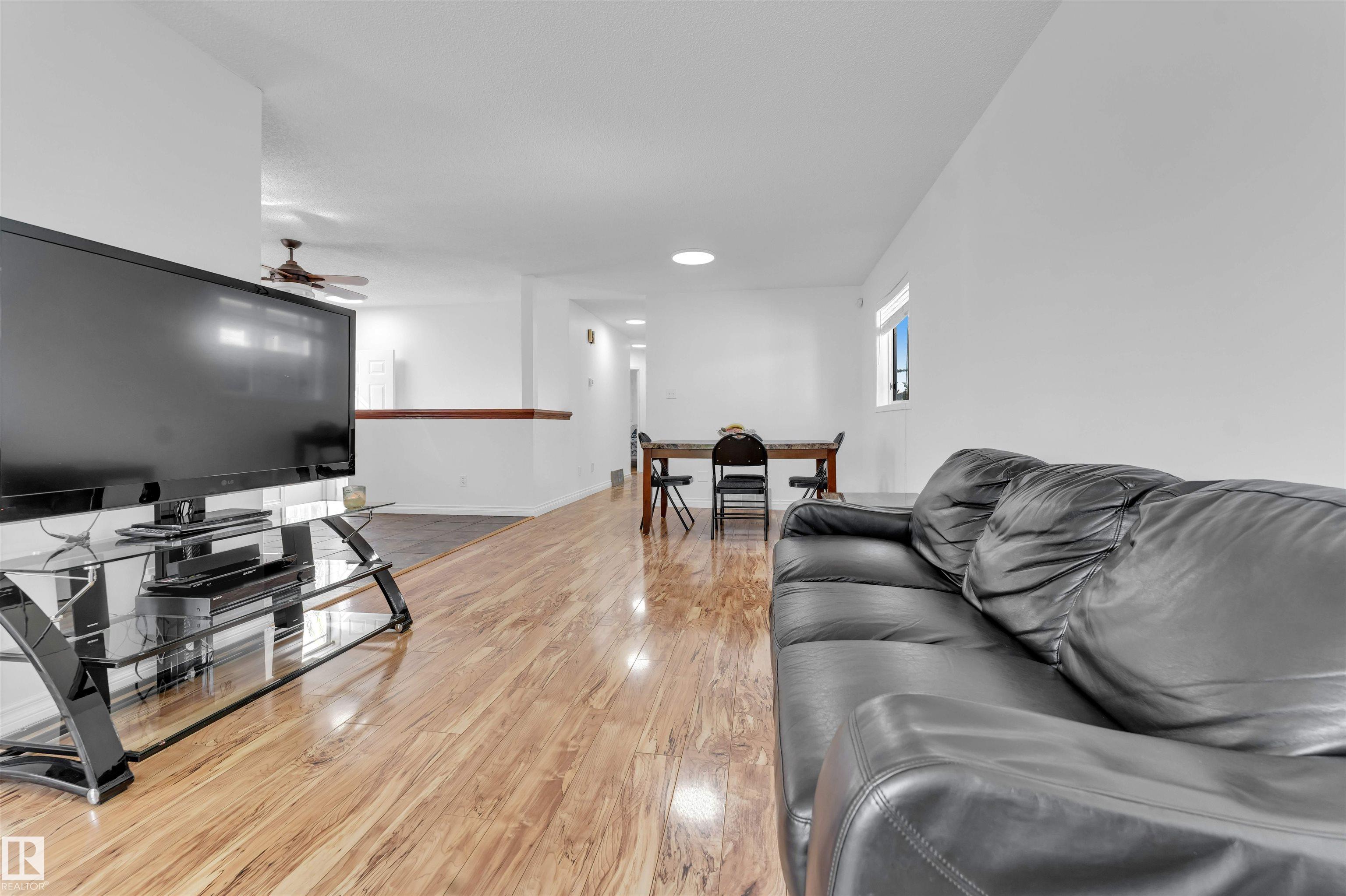 Fifth View of 274 KIRKWOOD Avenue, Kiniski Gardens, Edmonton, Alberta, T6L 5A8