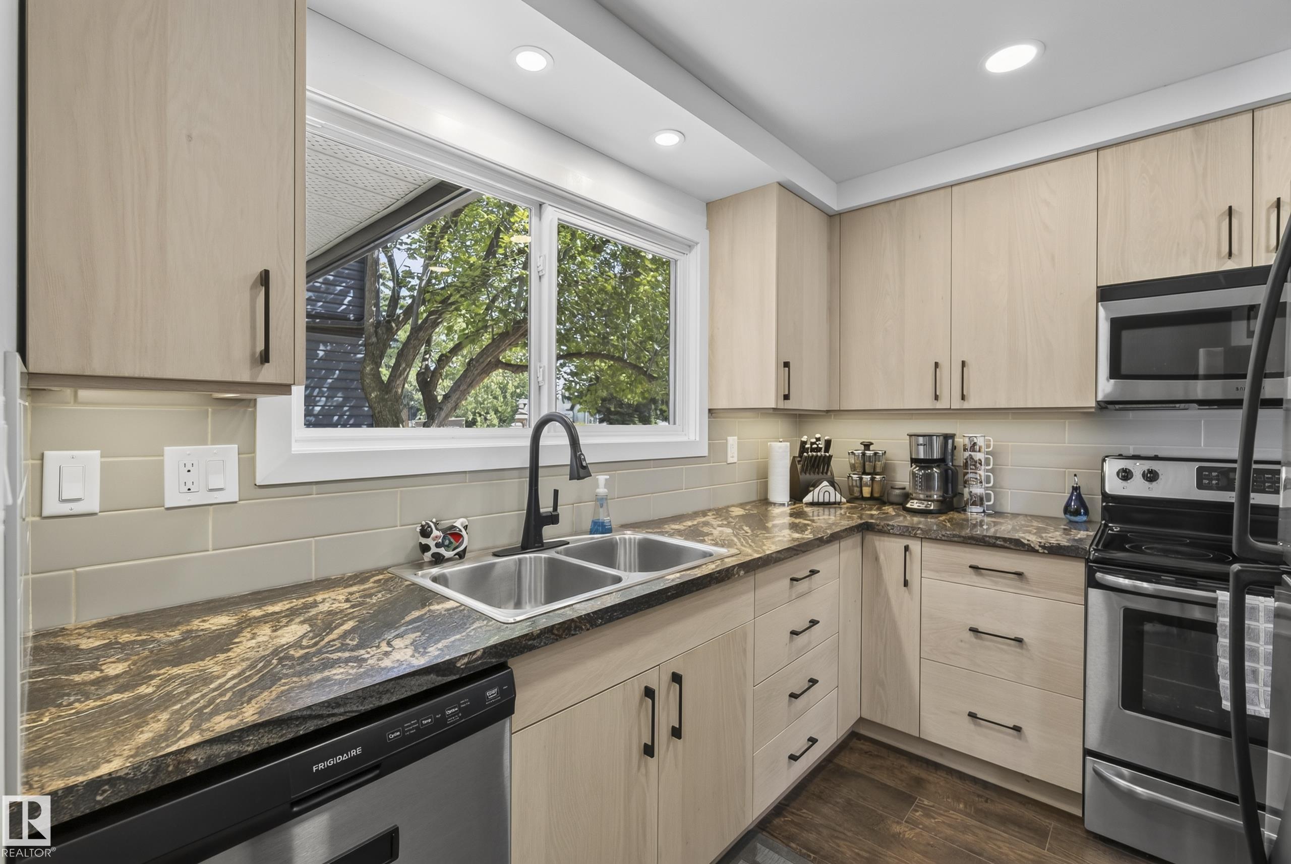 3522 42 Street, E4504946, Alberta,