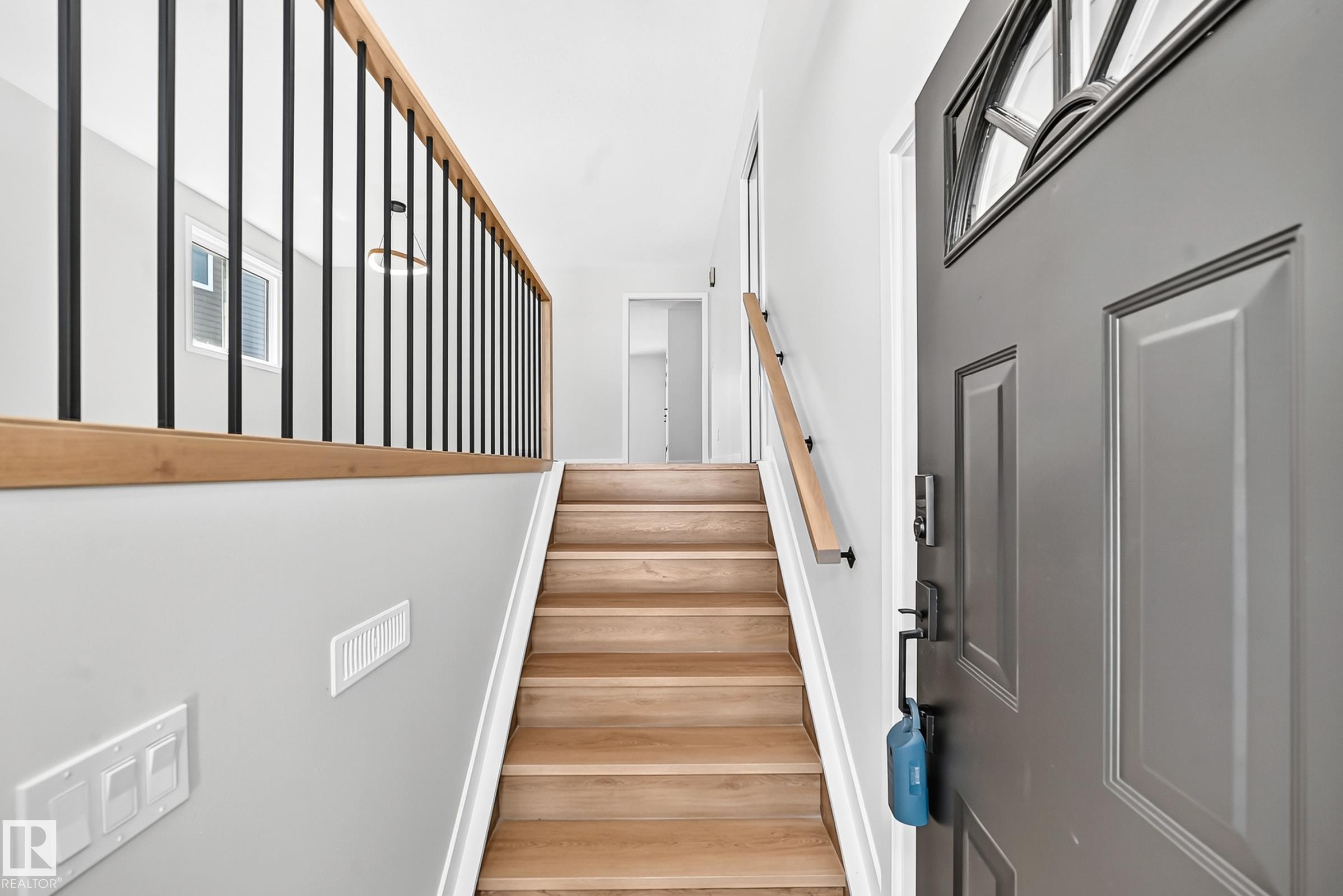 Fifth View of 17816 94 Street, Lago Lindo, Edmonton, Alberta, T5Z 2G9
