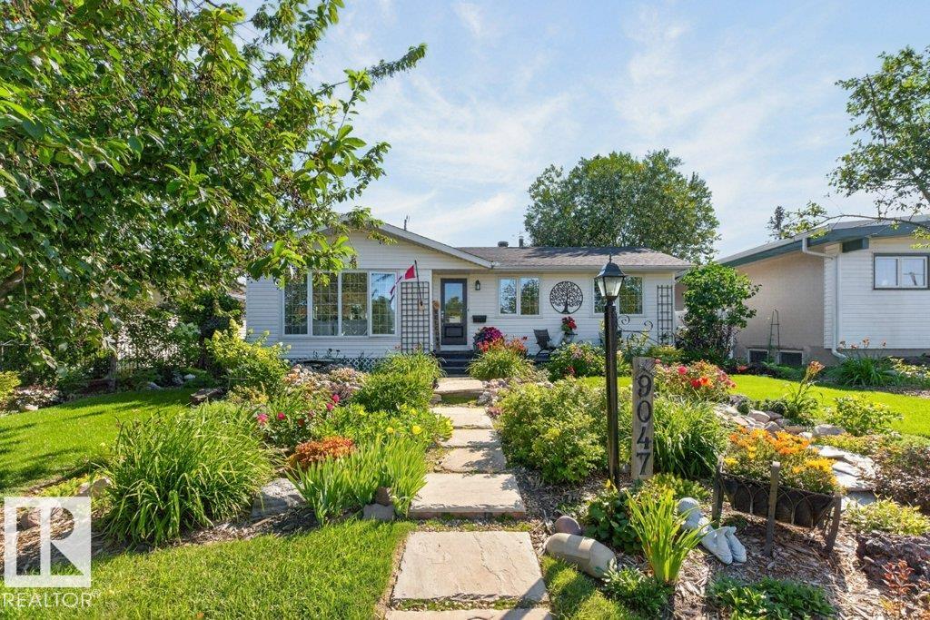 Second View of 9047 52 Street, Ottewell, Edmonton, Alberta, T6B 1G1