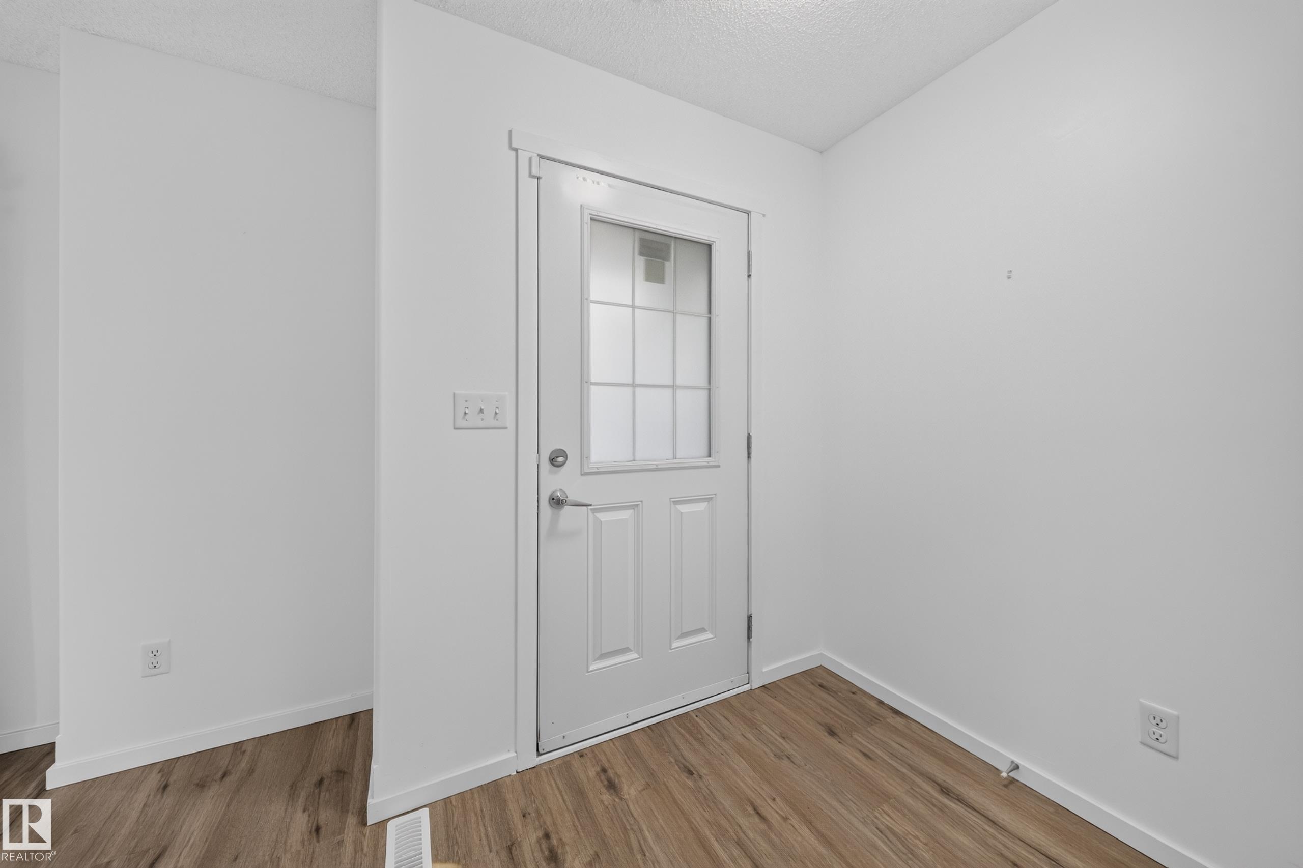 Fifth View of 2115 32 Street, Laurel, Edmonton, Alberta, T6T 0K4