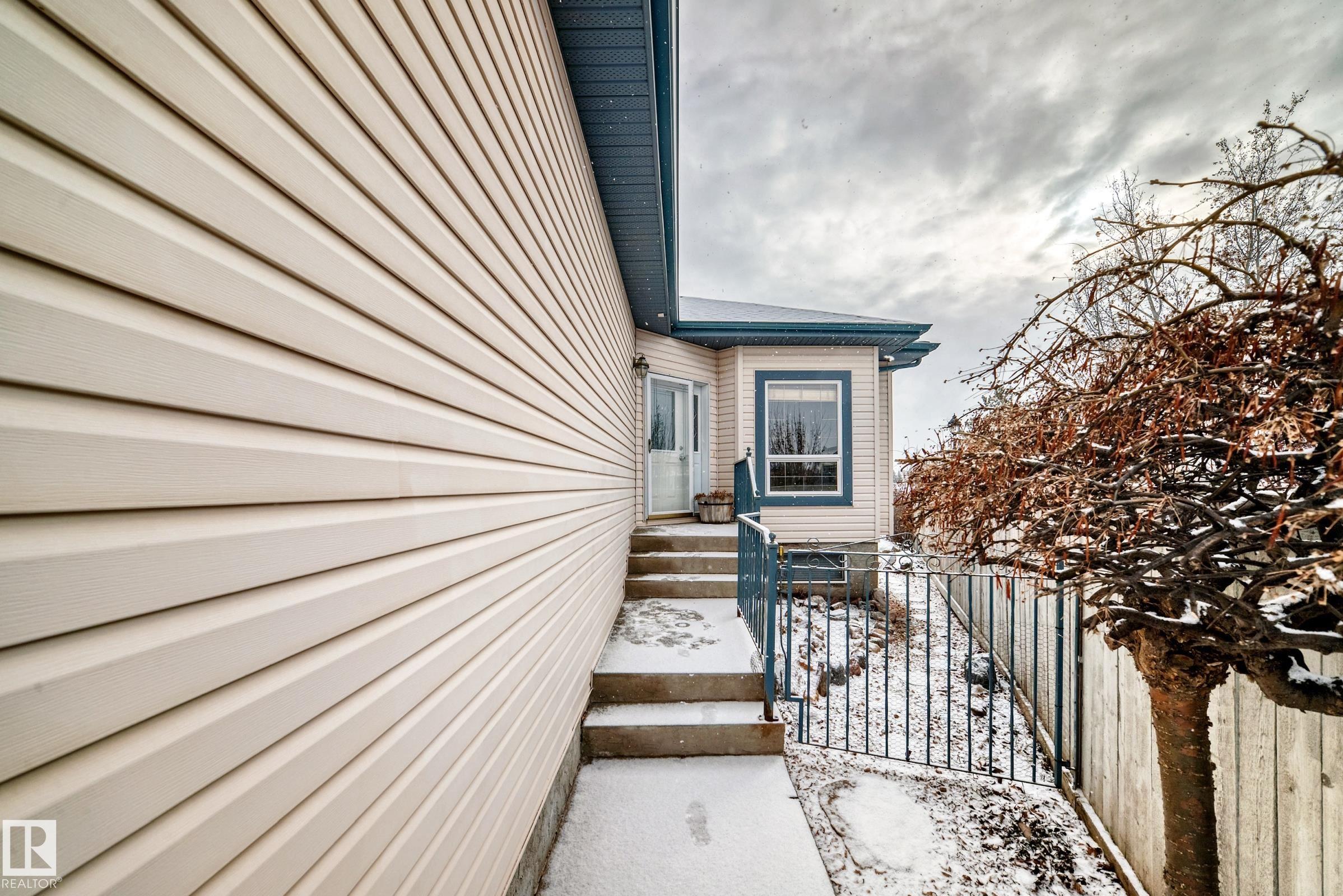 Fourth View of 576 GLENWRIGHT Crescent, Glastonbury, Edmonton, Alberta, T5P 4E6