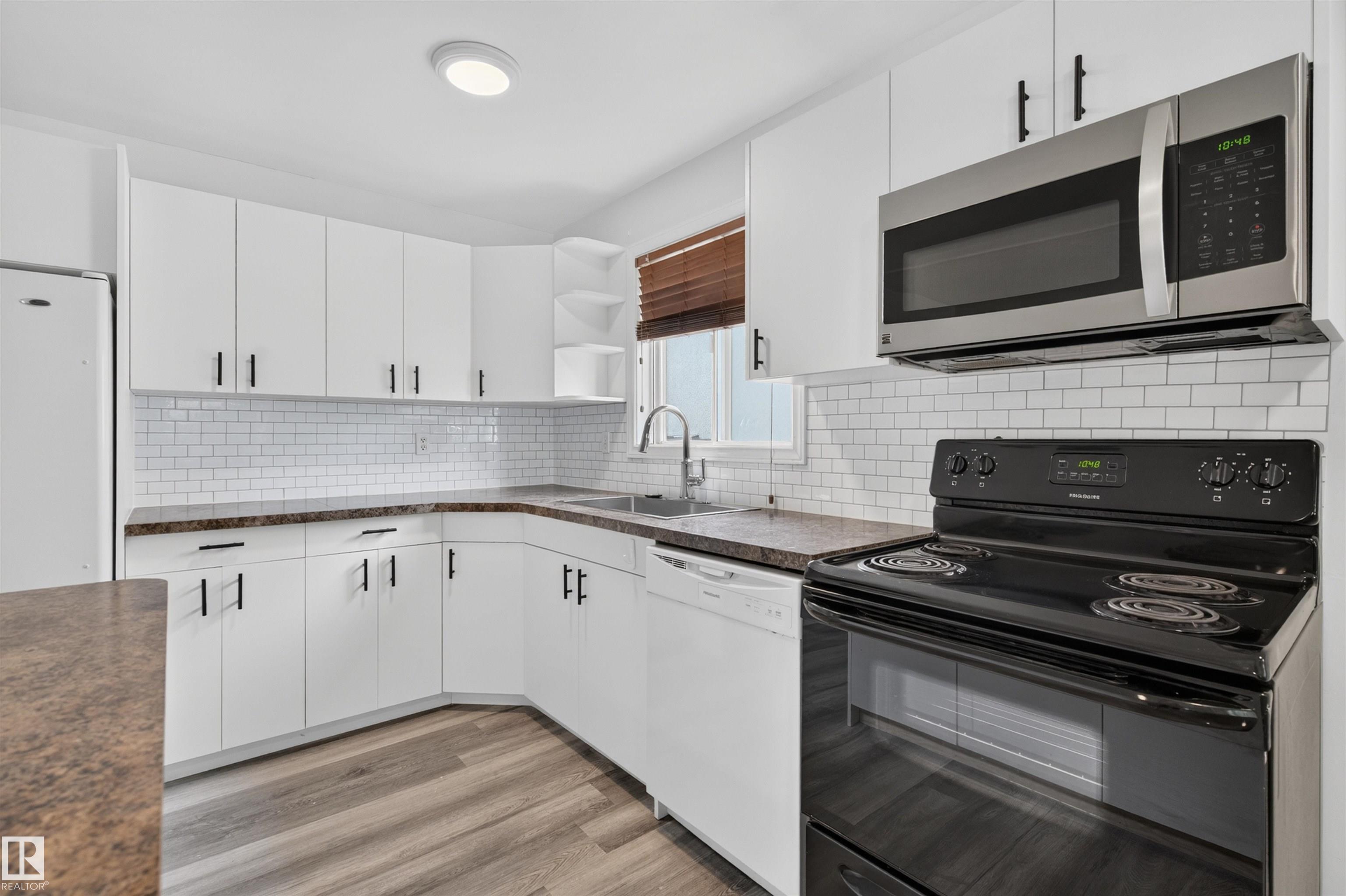 Third View of 27 KINISKI Crescent, Kiniski Gardens, Edmonton, Alberta, T6L 5E3