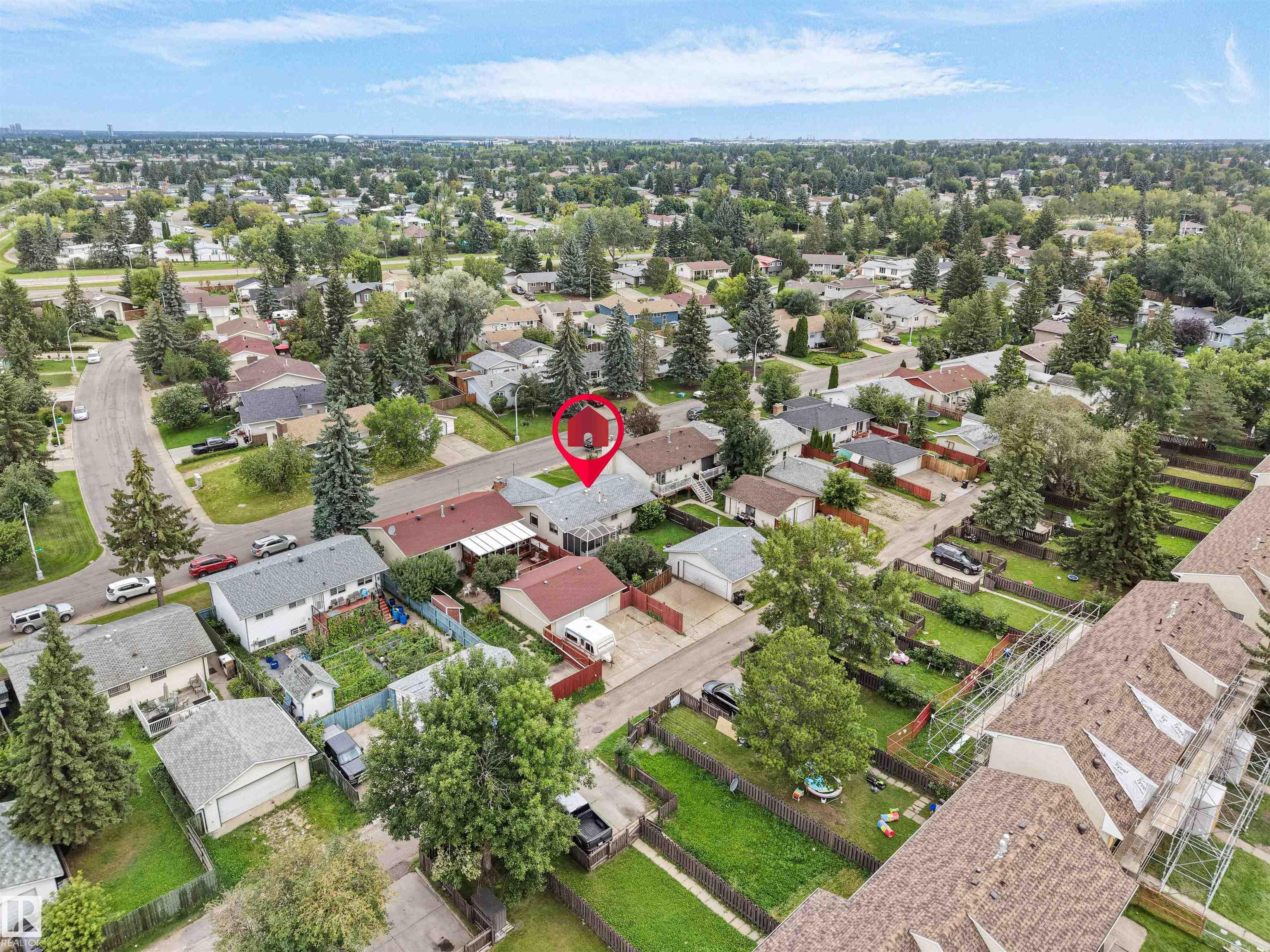 Fifth View of 7435 32 Avenue, Kameyosek, Edmonton, Alberta, T6K 1J9