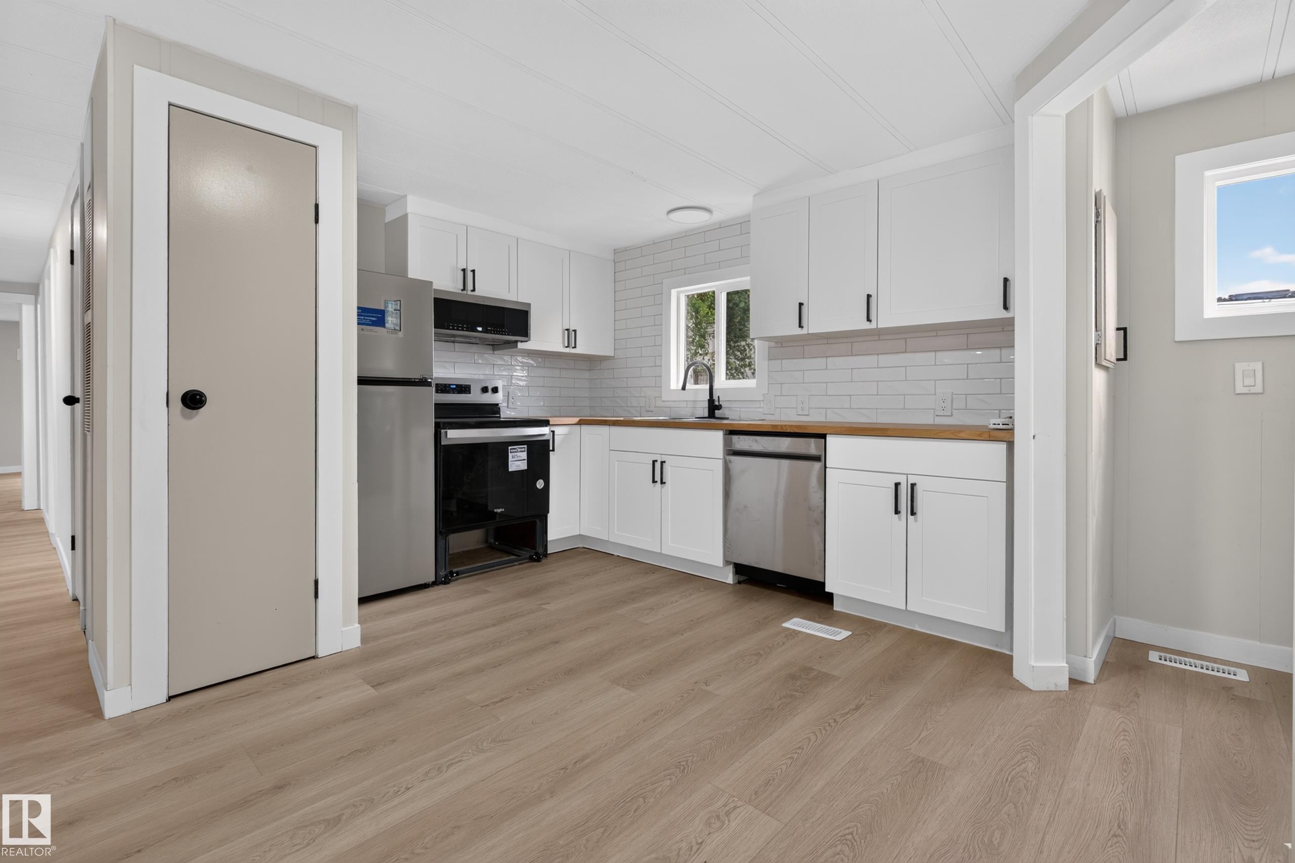 20 West View BV, E4505701, Alberta,