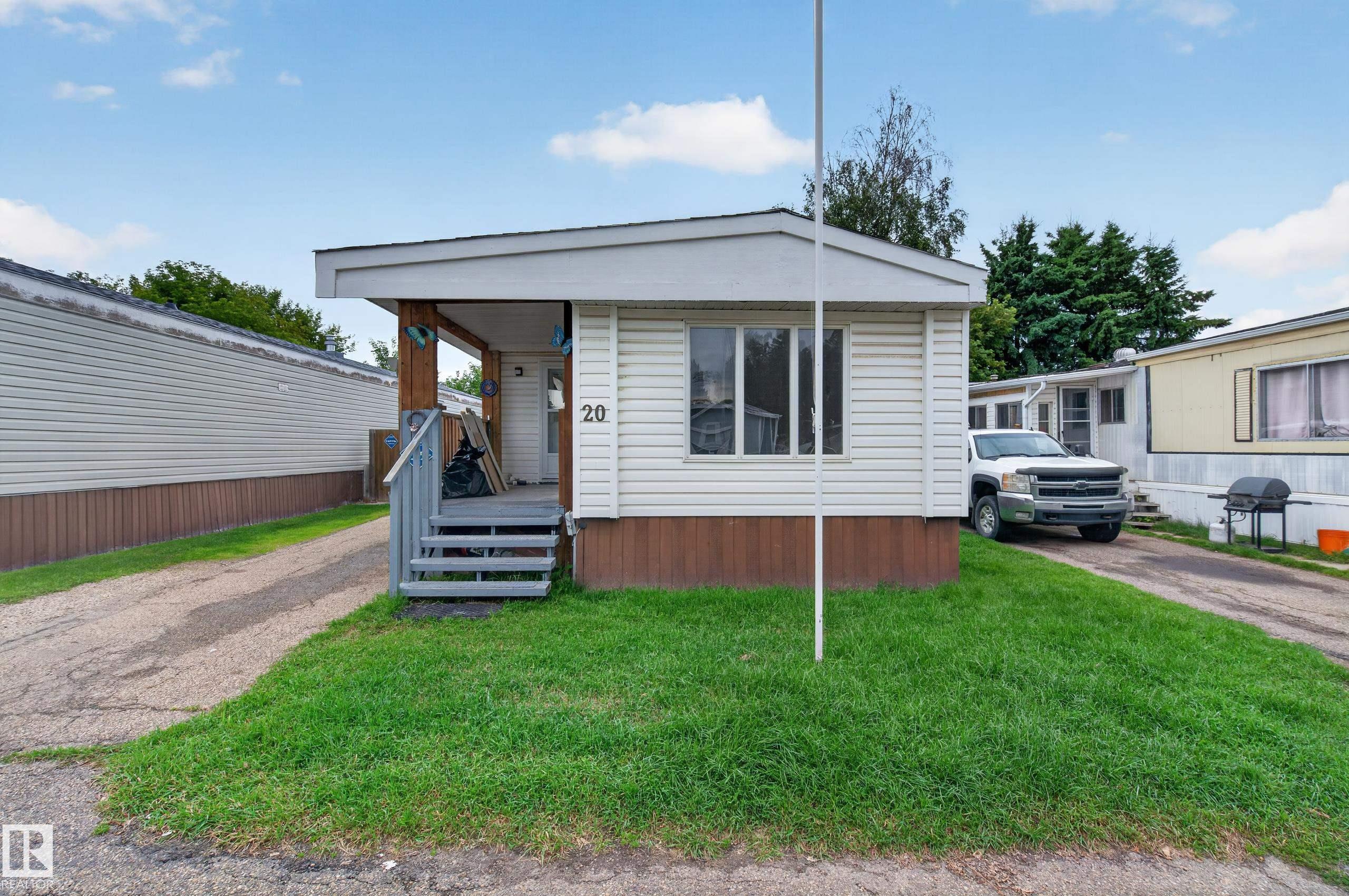 Second View of 20 West View BV, Westview Village, Edmonton, Alberta, T5S 1T5