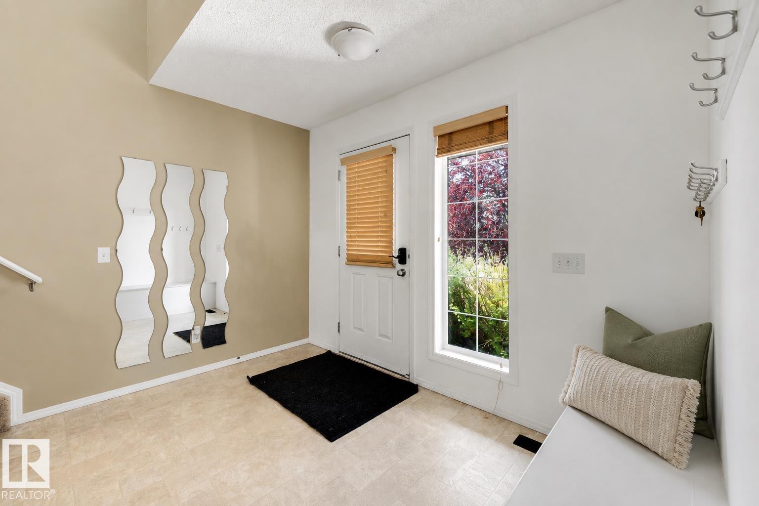 Second View of 13 450 HYNDMAN Crescent, Canon Ridge, Edmonton, Alberta, T5A 0E2