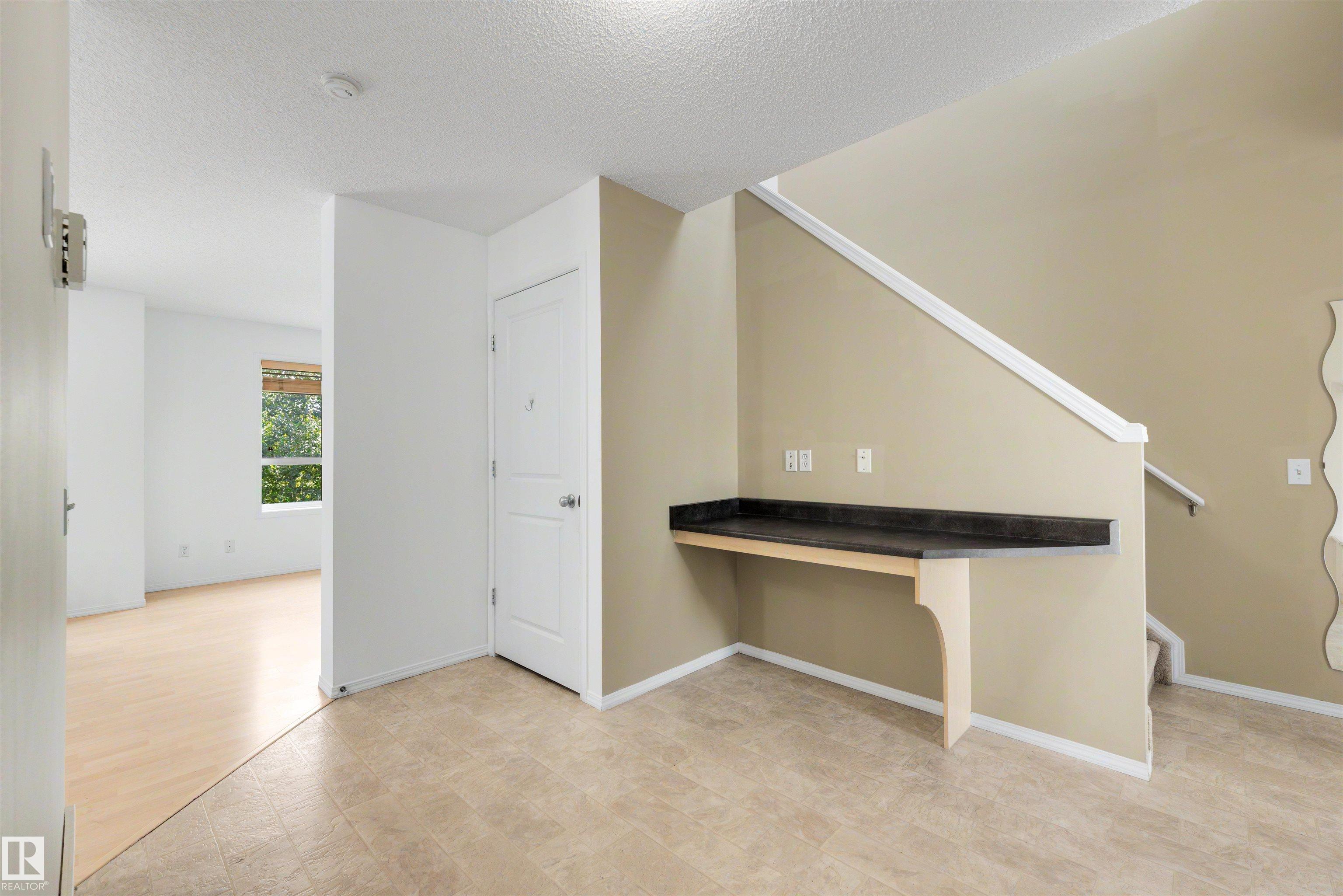 Fourth View of 13 450 HYNDMAN Crescent, Canon Ridge, Edmonton, Alberta, T5A 0E2