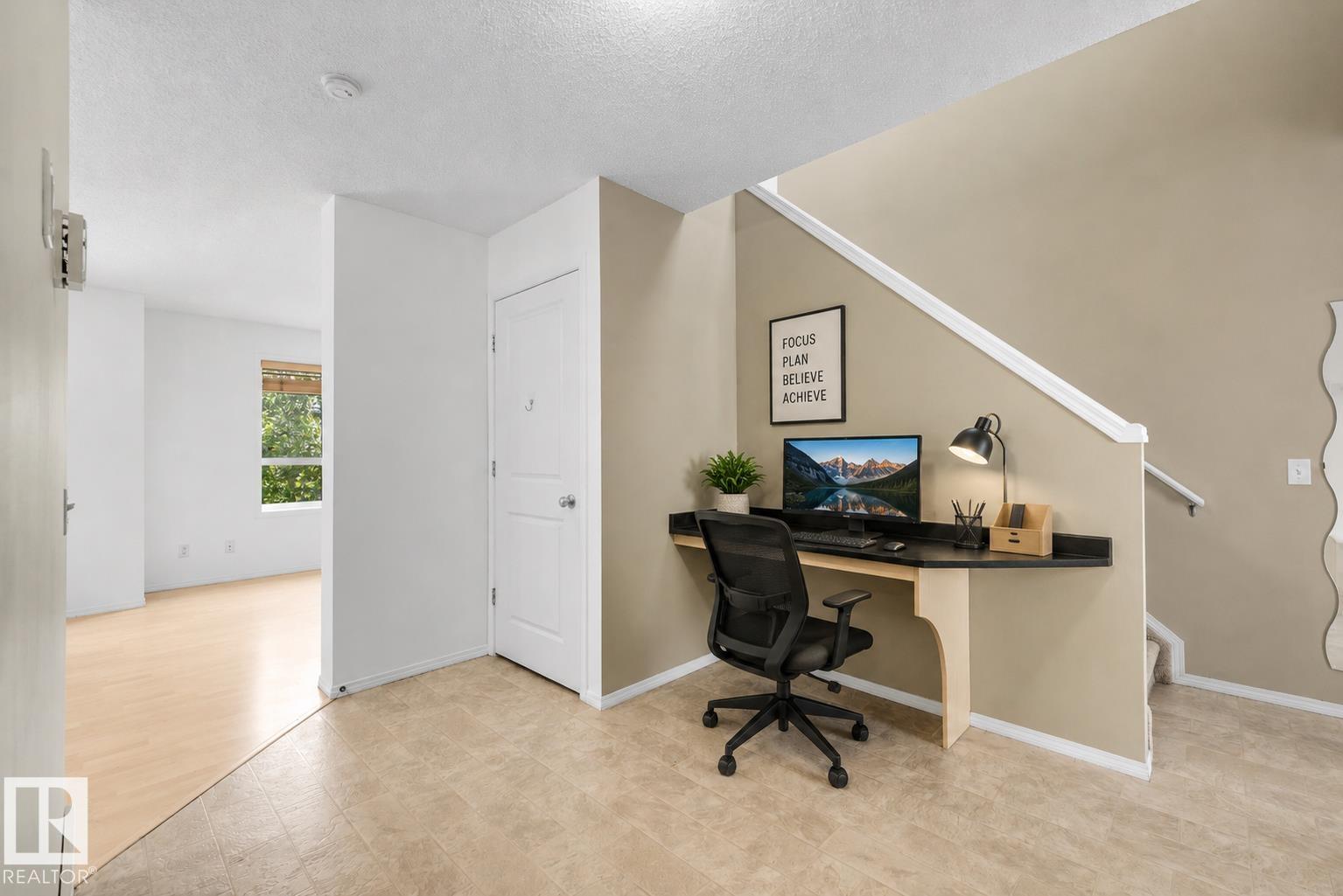 Fifth View of 13 450 HYNDMAN Crescent, Canon Ridge, Edmonton, Alberta, T5A 0E2