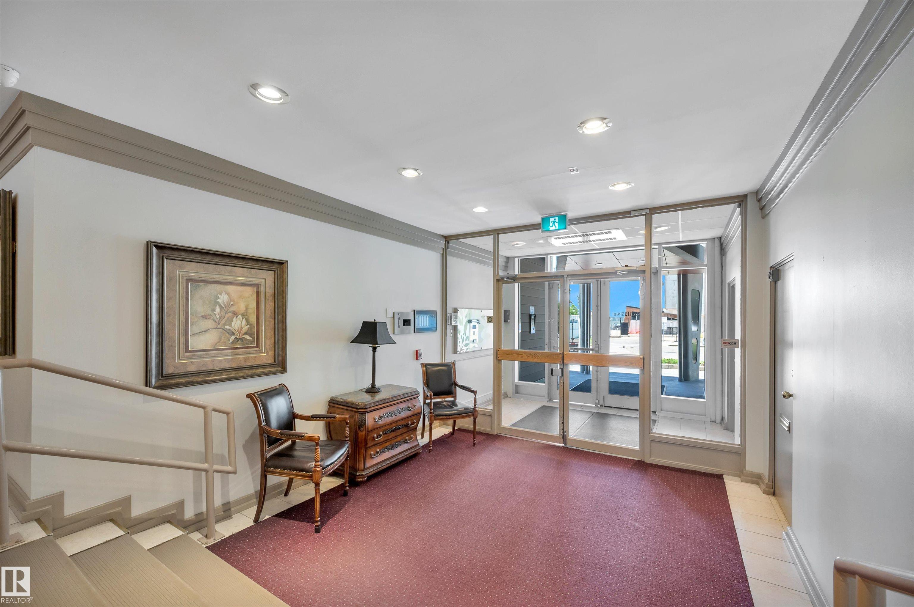 Third View of 205 9835 113 Street, Wîhkwêntôwin, Edmonton, Alberta, T5K 1N4