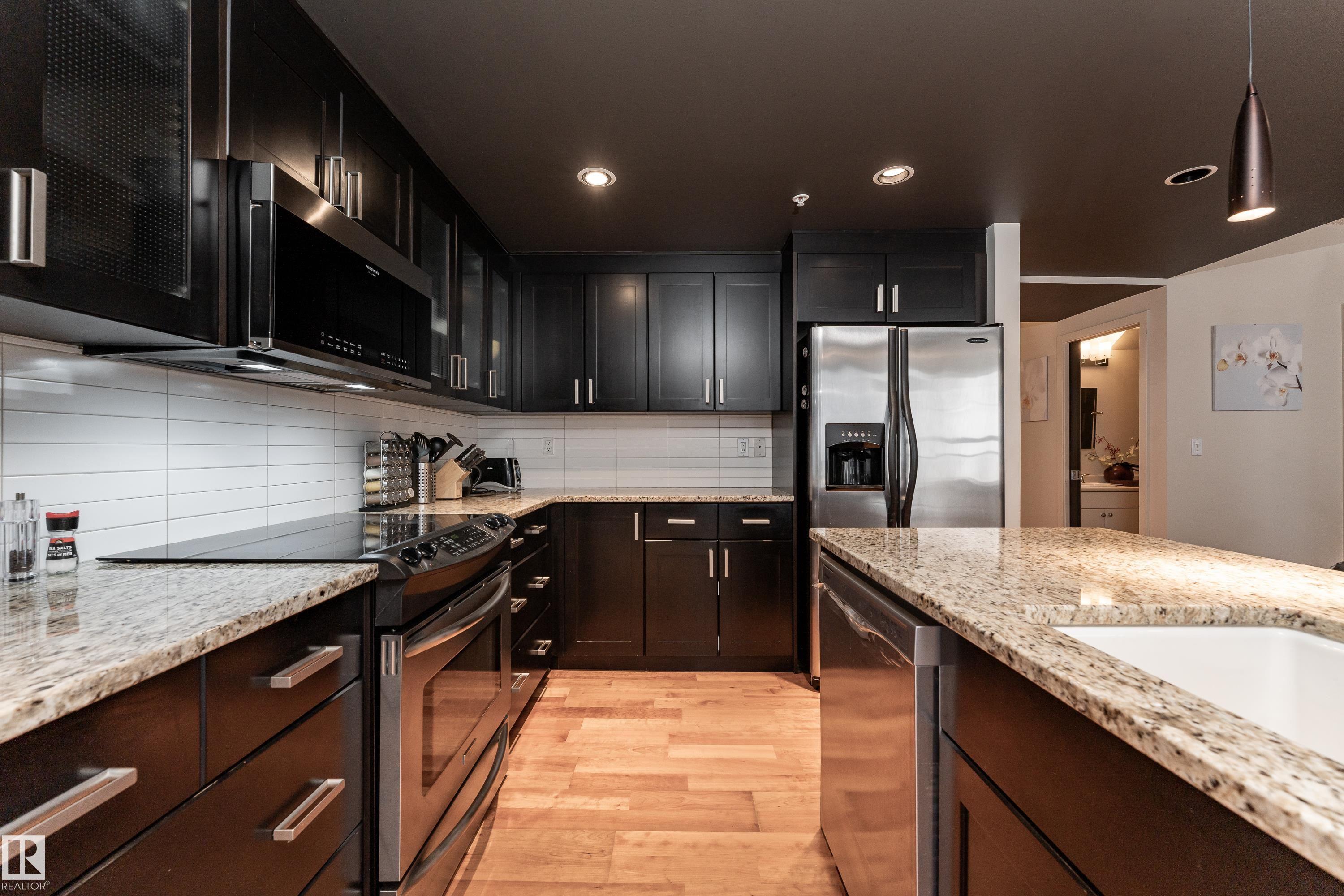 Fourth View of 602 10028 119 Street, Wîhkwêntôwin, Edmonton, Alberta, T5K 1Y8