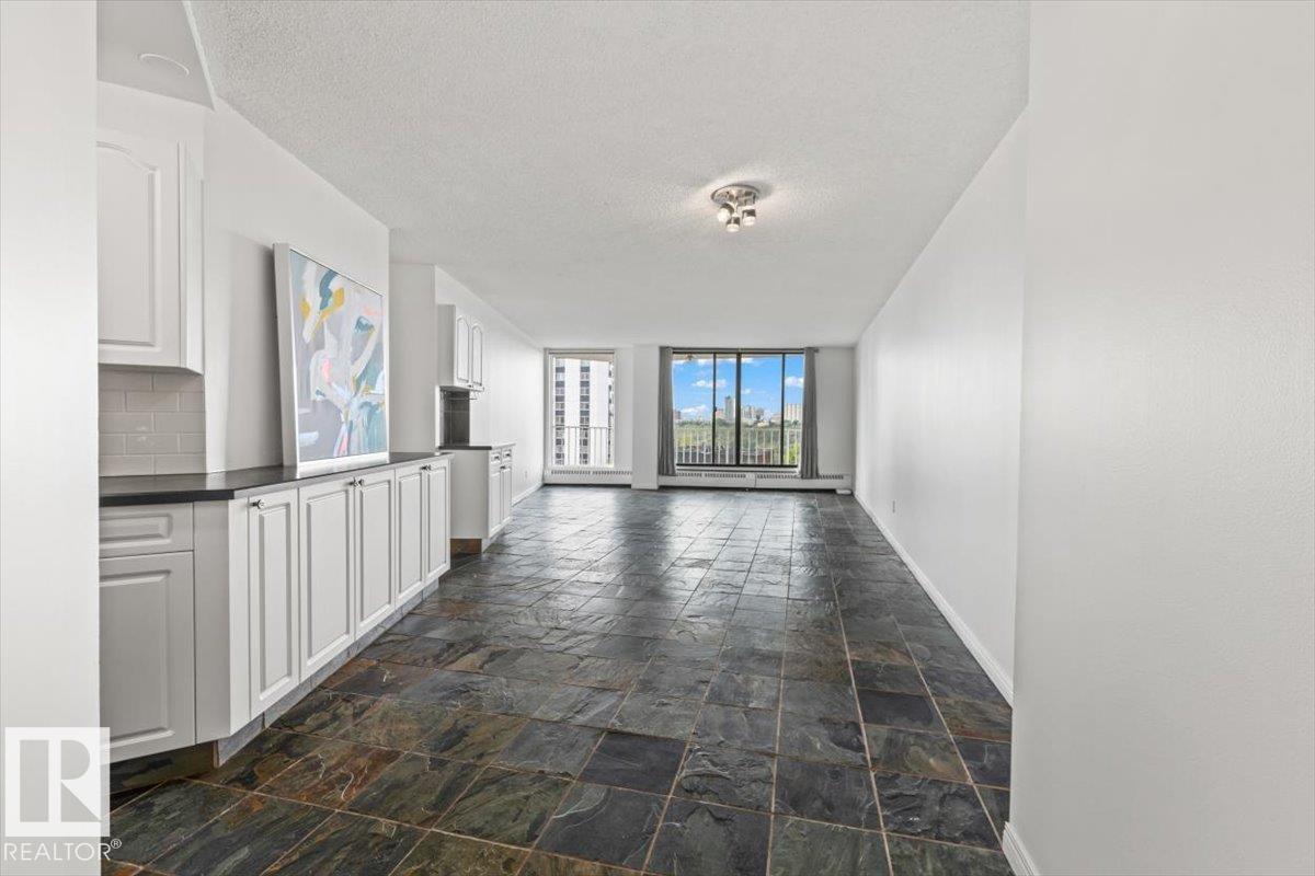 Fifth View of 702 10045 117 Street, Wîhkwêntôwin, Edmonton, Alberta, T5K 1W8