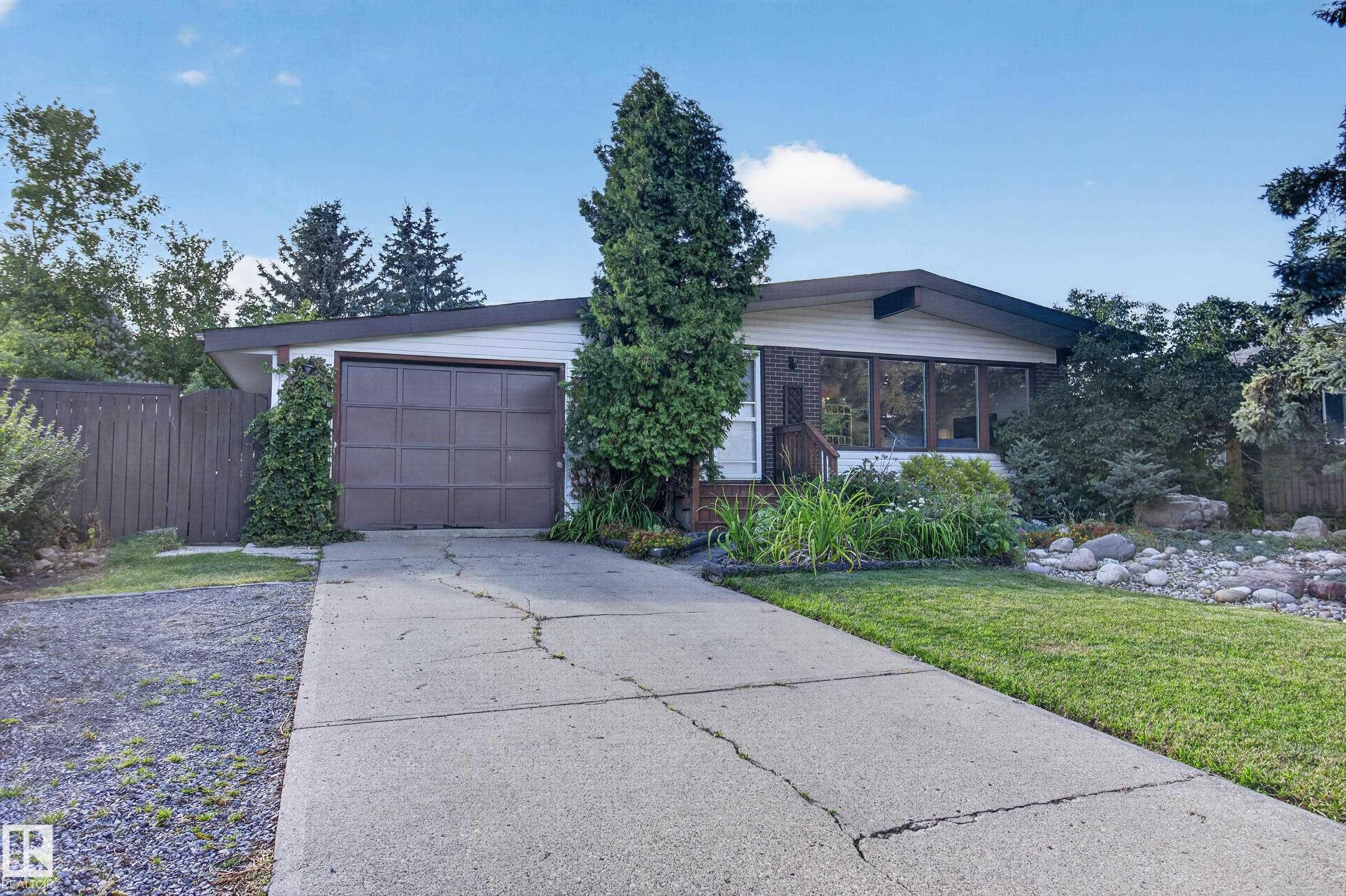1042 PARKER Drive, E4508839, Alberta,